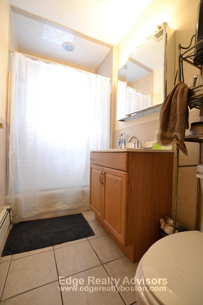 6 bed, 2 bath apartment for rent at 90 Allston St Unit 1, Allston — photo 10 of 14