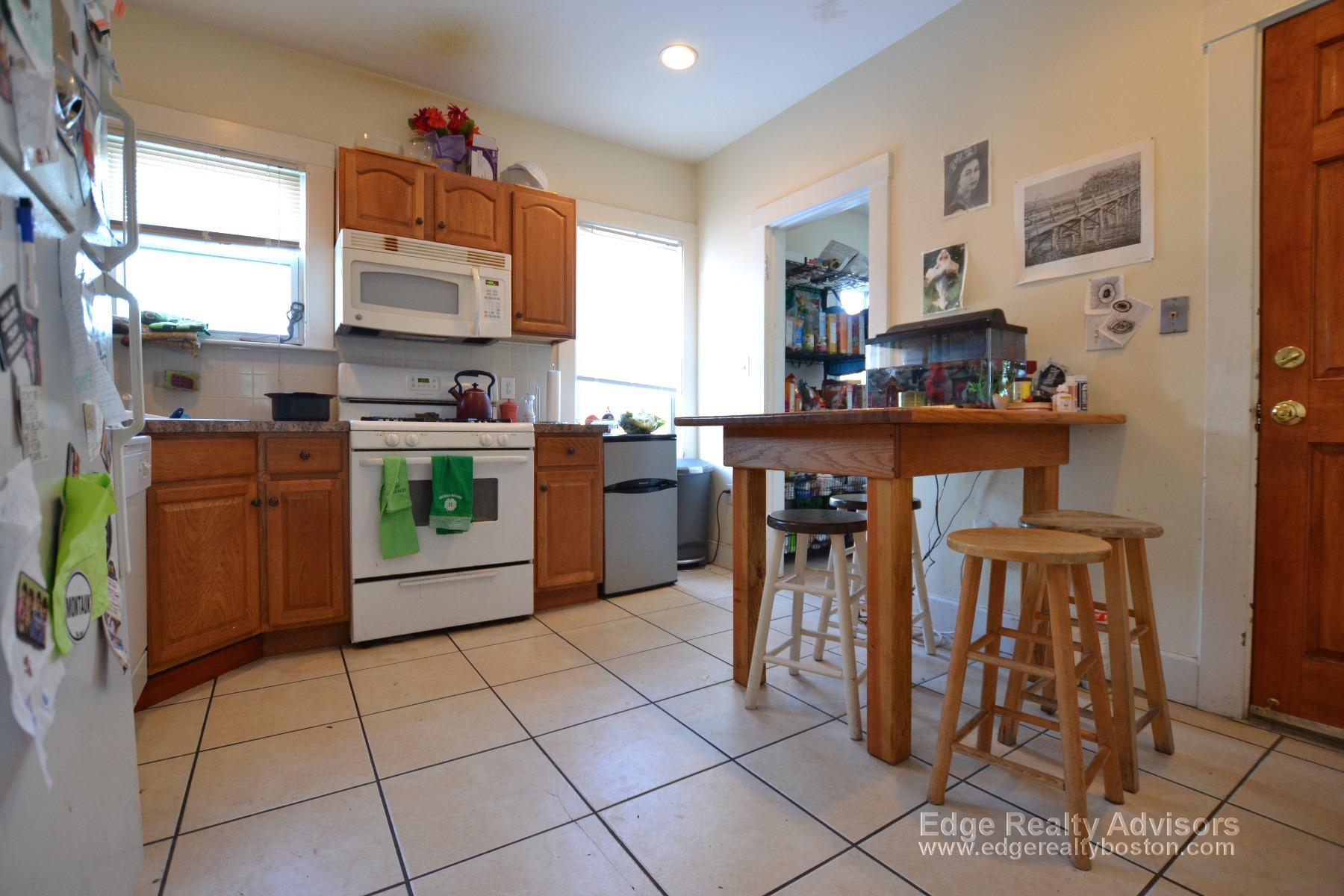6 bed, 2 bath apartment for rent at 90 Allston St Unit 1, Allston — photo 2 of 14