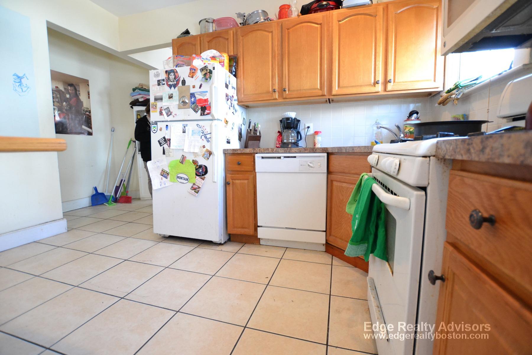 6 bed, 2 bath apartment for rent at 90 Allston St Unit 1, Allston — photo 3 of 14
