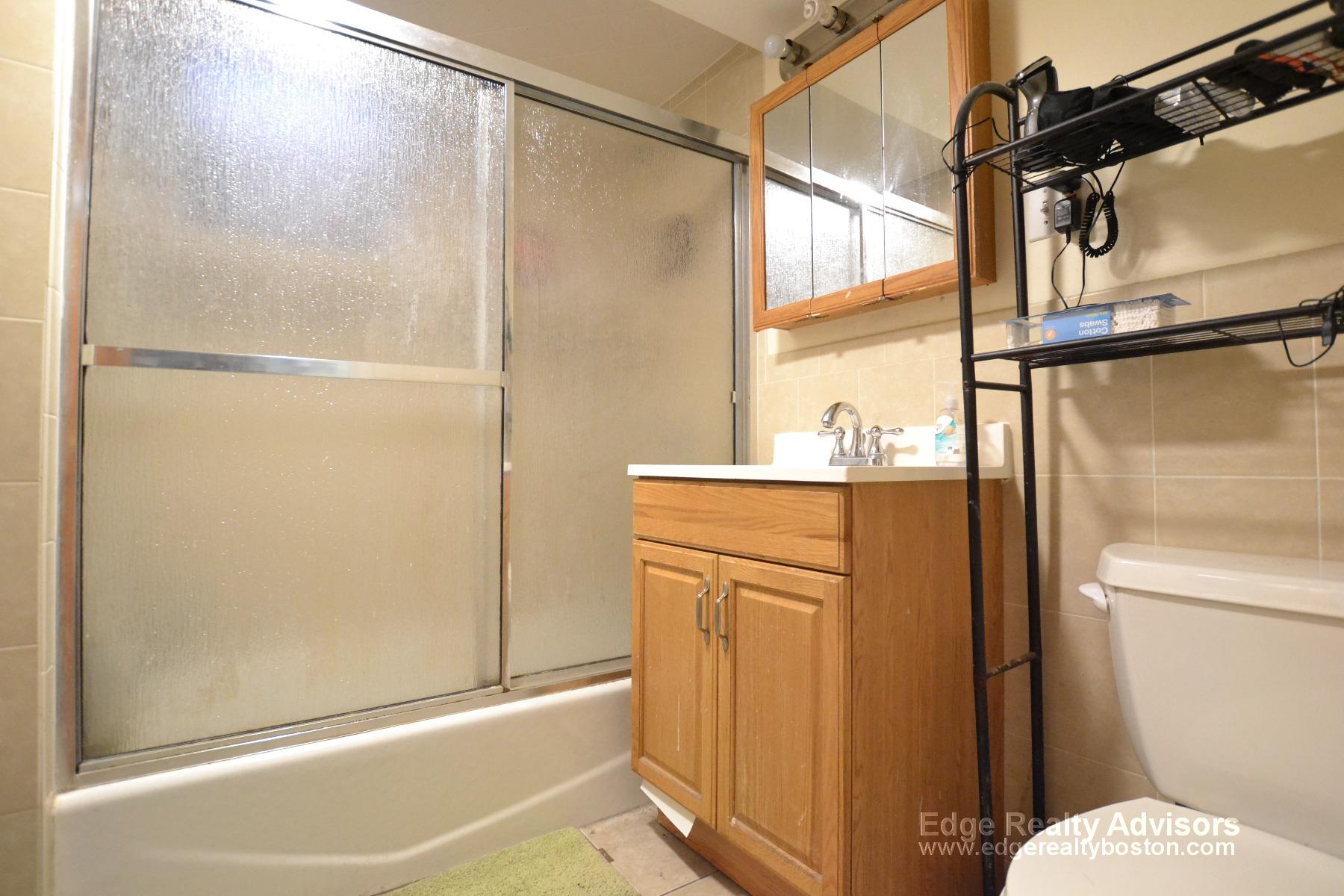 6 bed, 2 bath apartment for rent at 90 Allston St Unit 1, Allston — photo 14 of 14