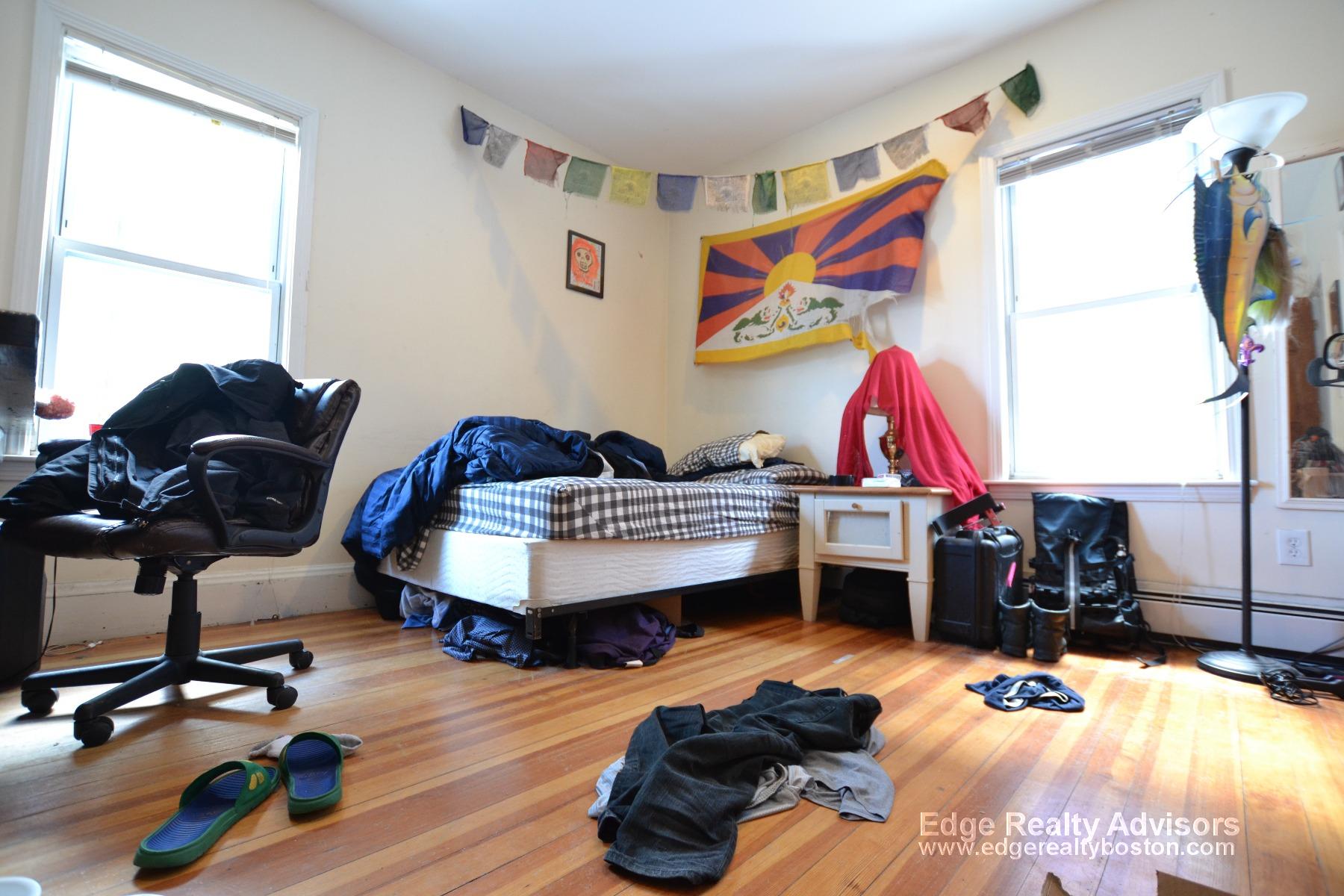6 bed, 2 bath apartment for rent at 90 Allston St Unit 1, Allston — photo 11 of 14
