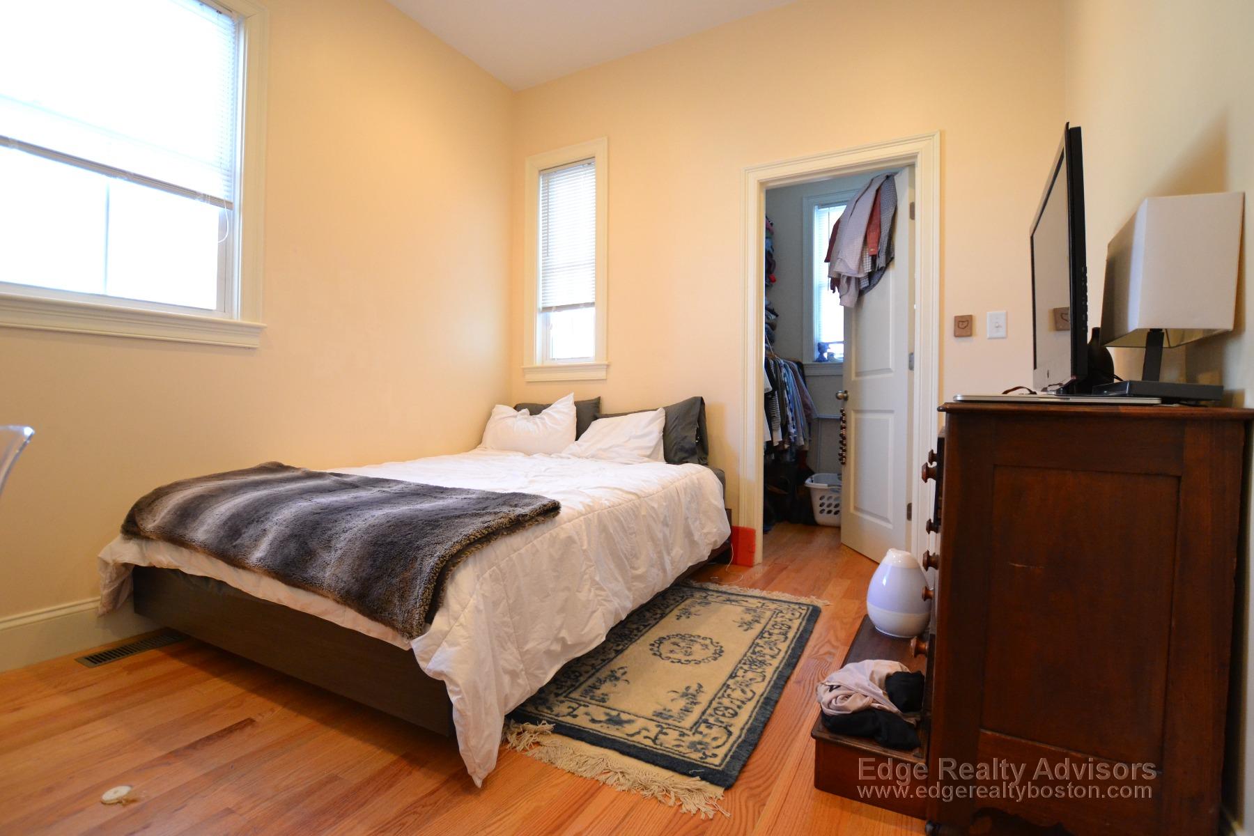 3 bed, 2 bath apartment for rent at 15 Sparhawk St Unit 2, Brighton — photo 7 of 12