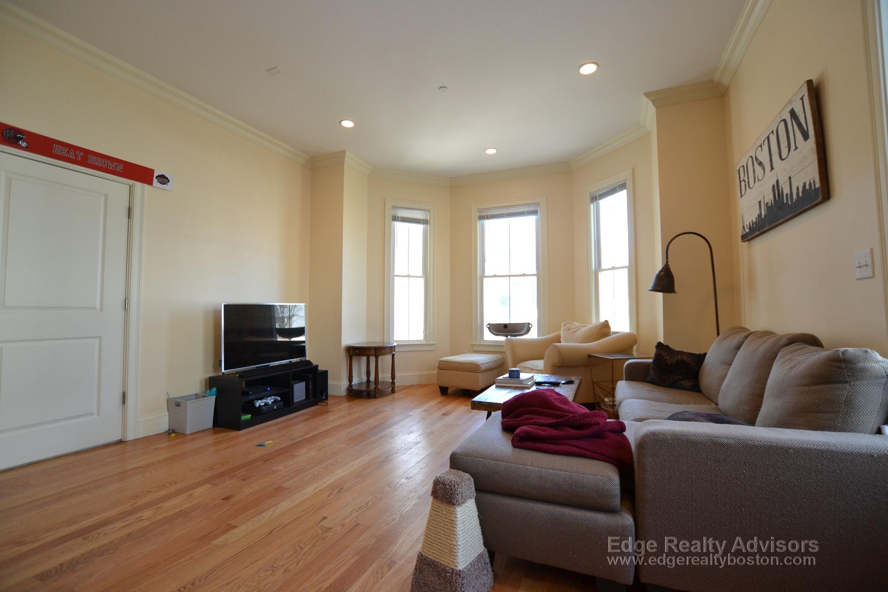 3 bed, 2 bath apartment for rent at 15 Sparhawk St Unit 2, Brighton — photo 6 of 12