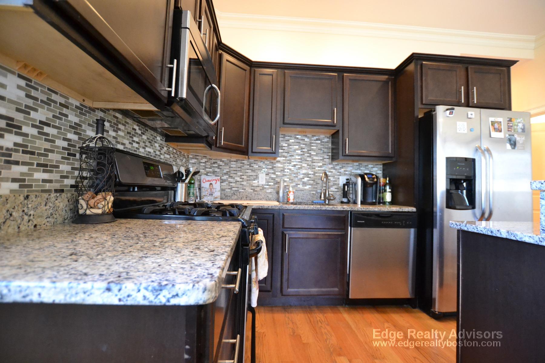 3 bed, 2 bath apartment for rent at 15 Sparhawk St Unit 2, Brighton — photo 3 of 12