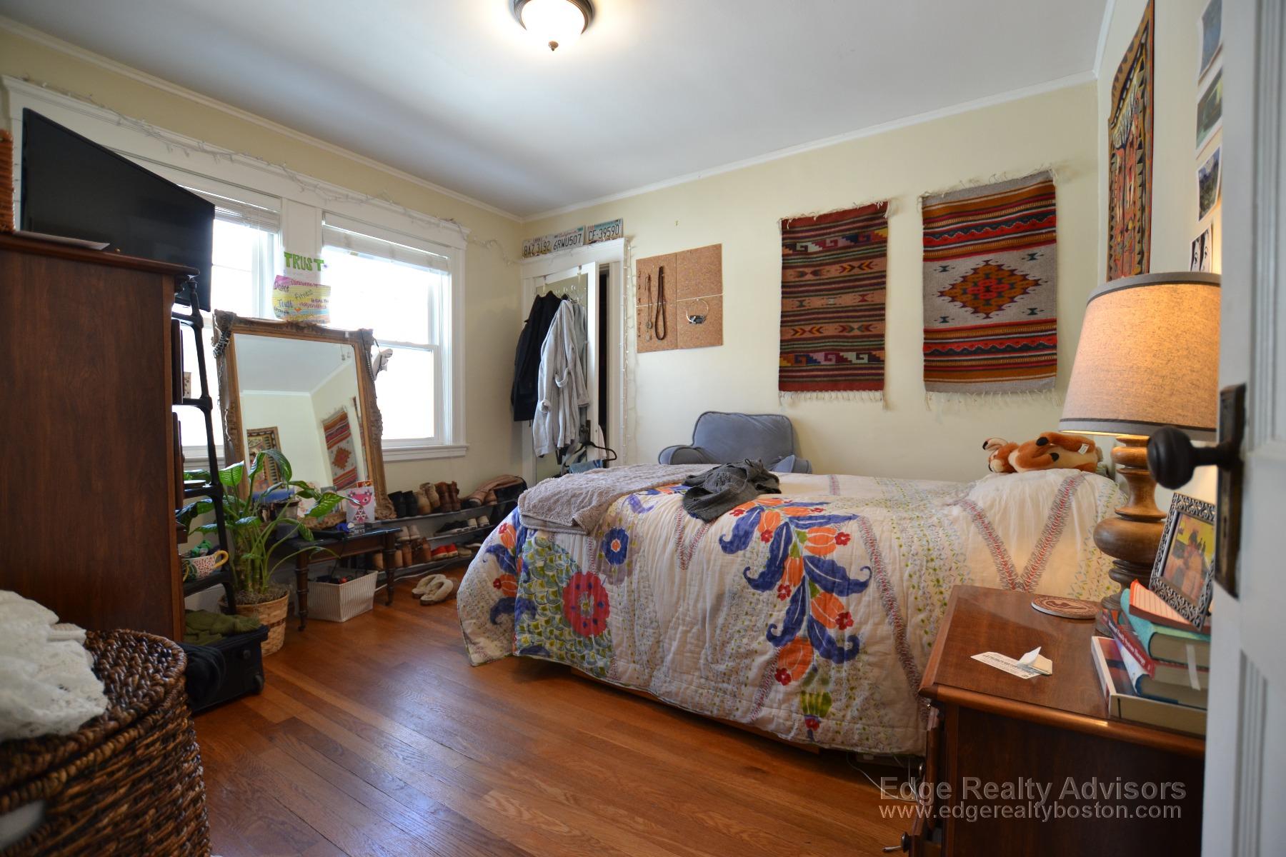 3 bed, 1 bath apartment for rent at 31 Willoughby St Unit 2, Brighton — photo 7 of 14