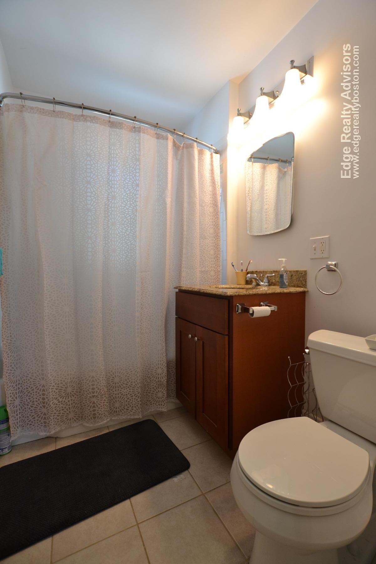3 bed, 1 bath apartment for rent at 31 Willoughby St Unit 2, Brighton — photo 3 of 14