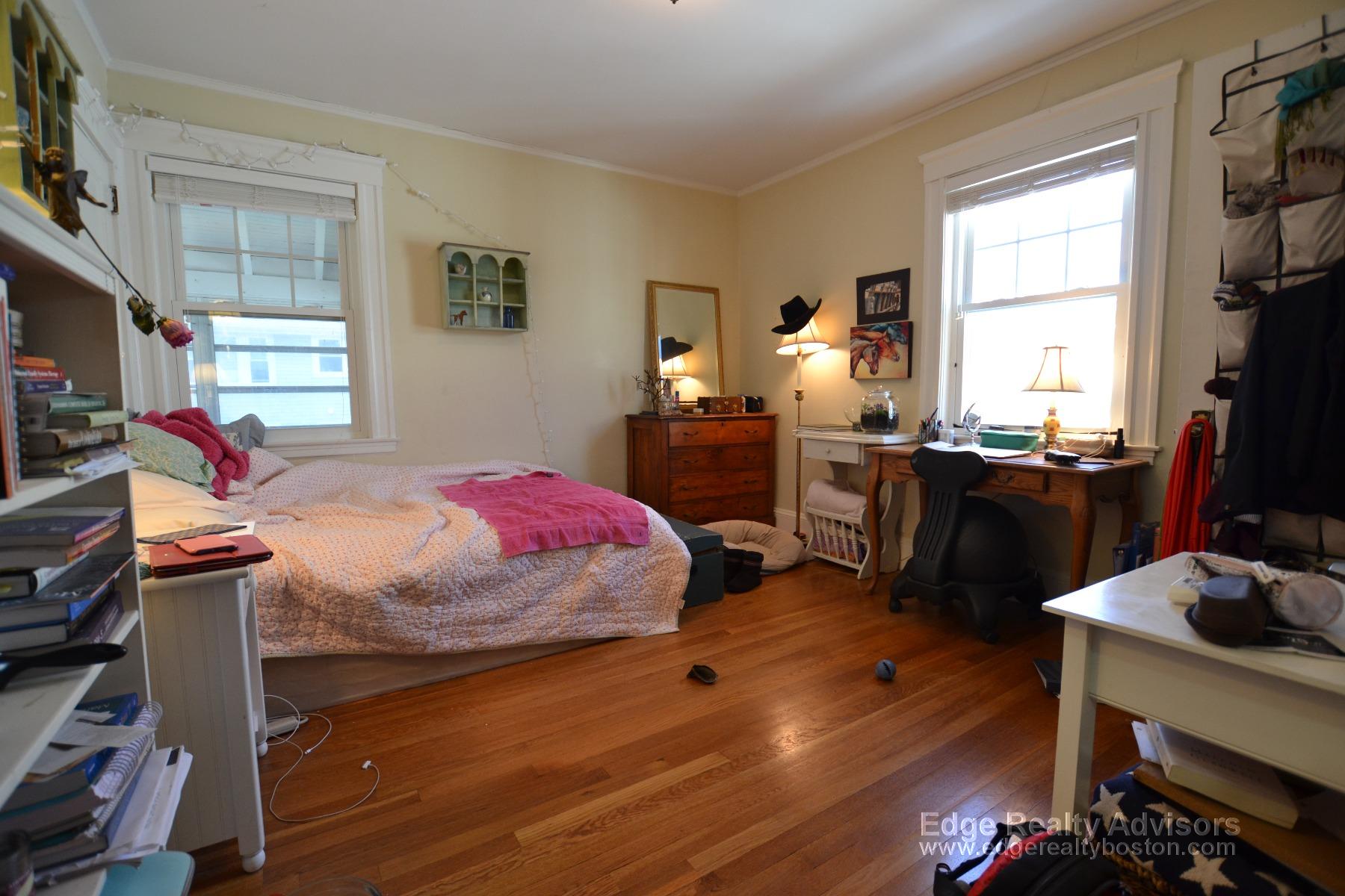 3 bed, 1 bath apartment for rent at 31 Willoughby St Unit 2, Brighton — photo 8 of 14