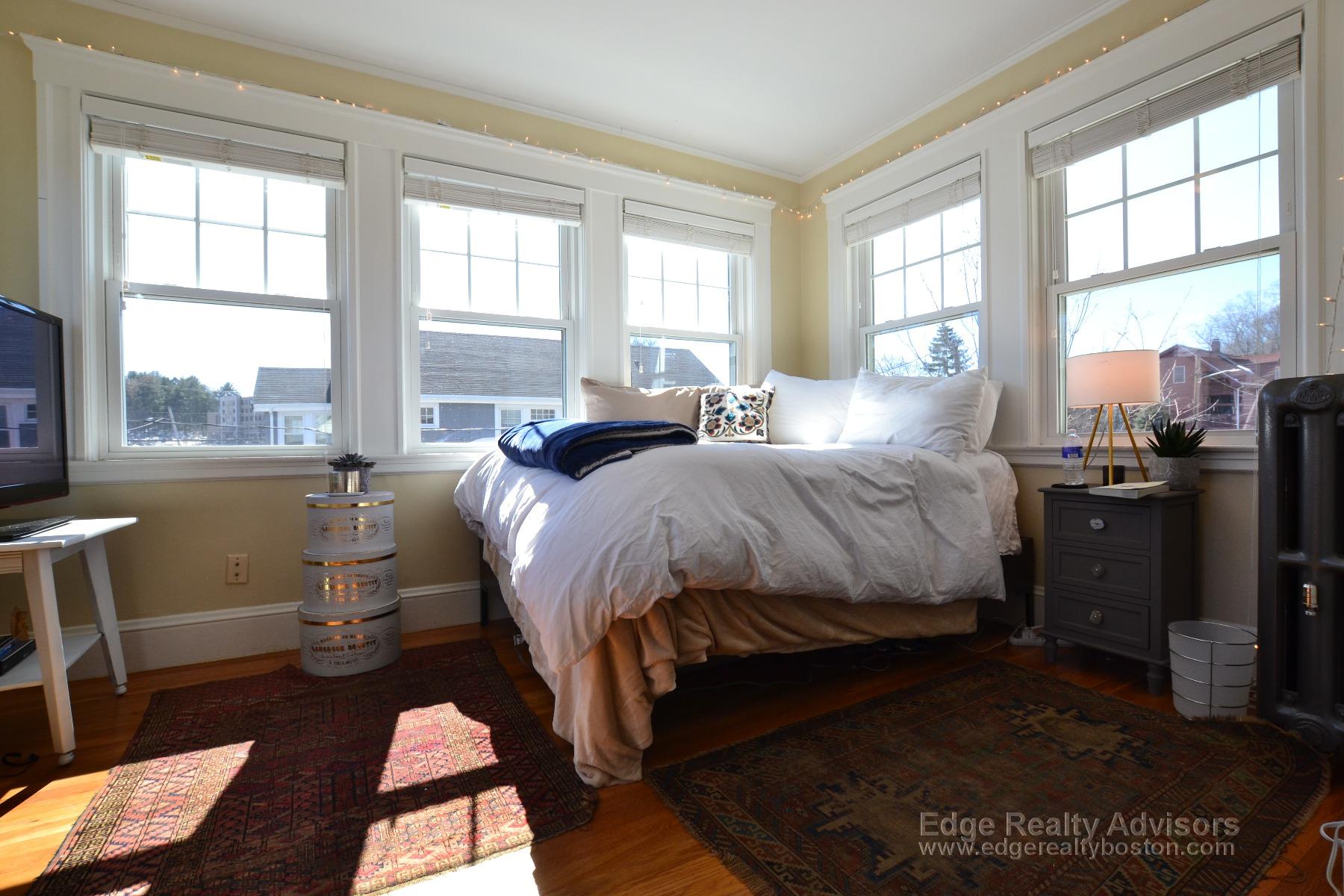 3 bed, 1 bath apartment for rent at 31 Willoughby St Unit 2, Brighton