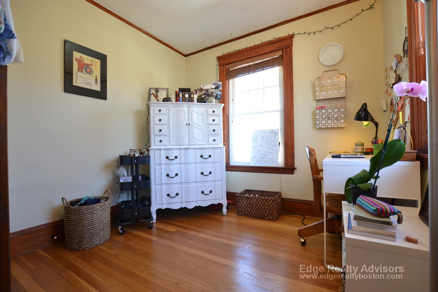 3 bed, 1 bath apartment for rent at 31 Willoughby St Unit 2, Brighton — photo 9 of 14