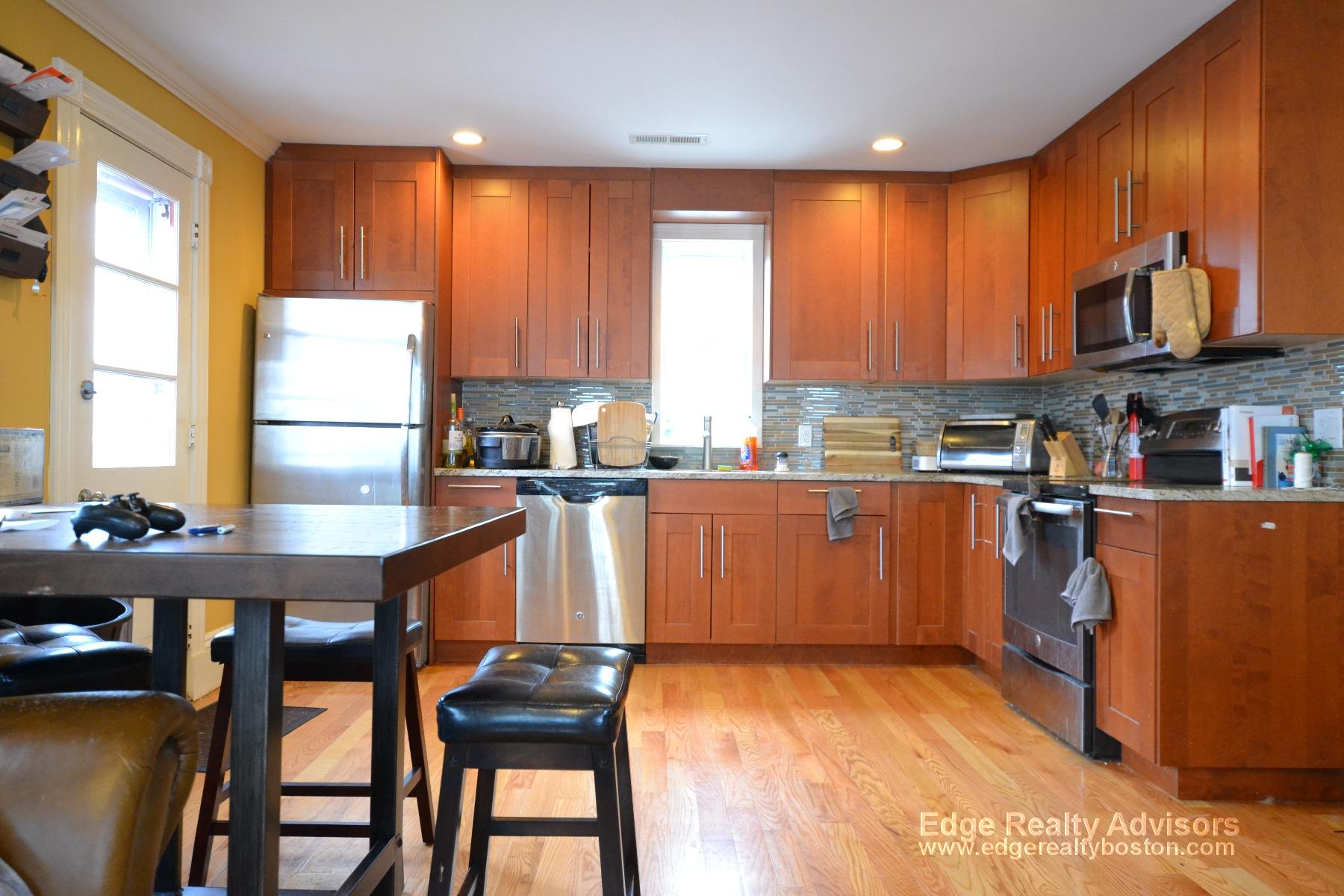 4 bed, 2 bath apartment for rent at 47 Capitol St Unit 2, Watertown — photo 2 of 14