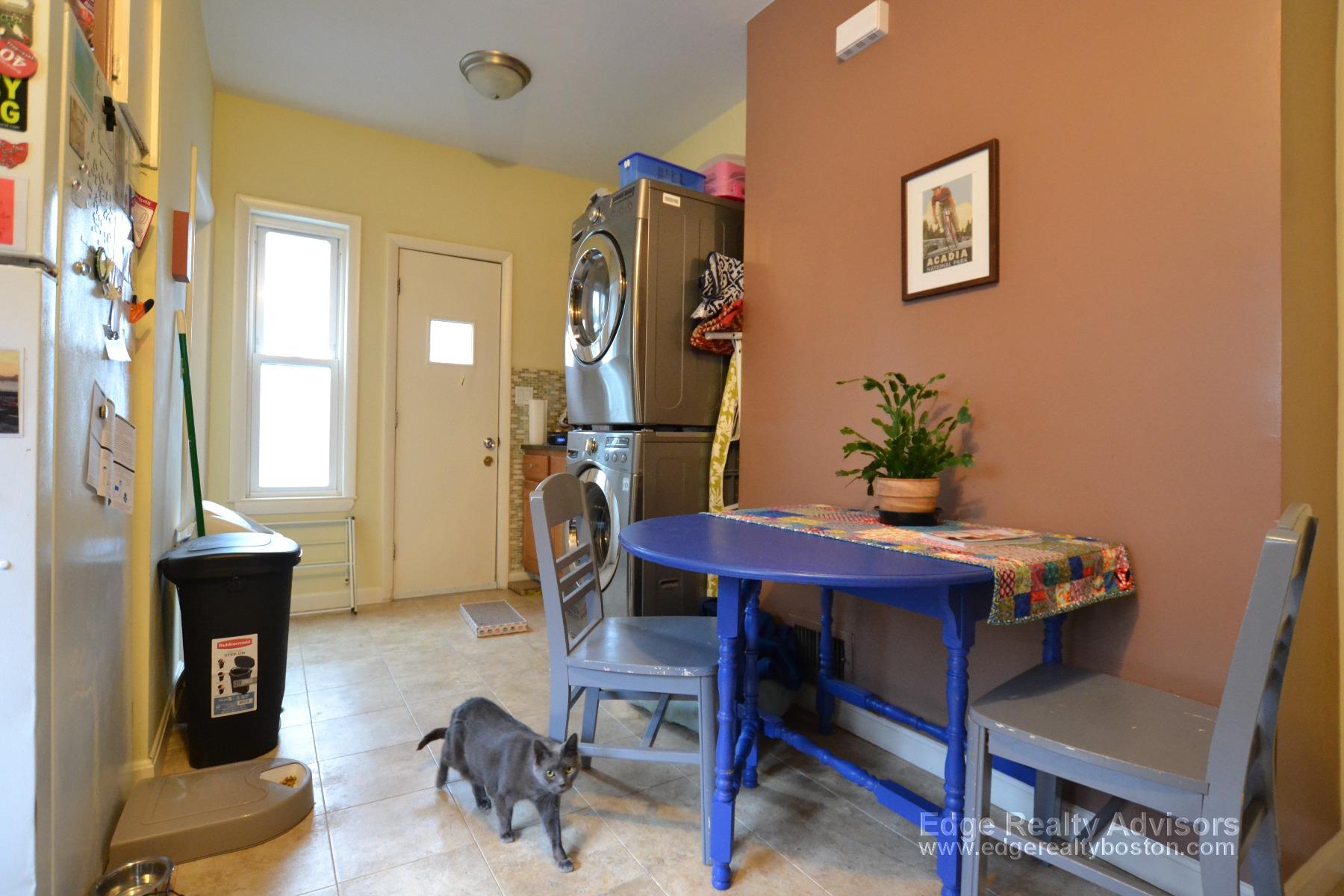 4 bed, 2 bath apartment for rent at 74 Etna St Unit 2, Brighton — photo 4 of 12