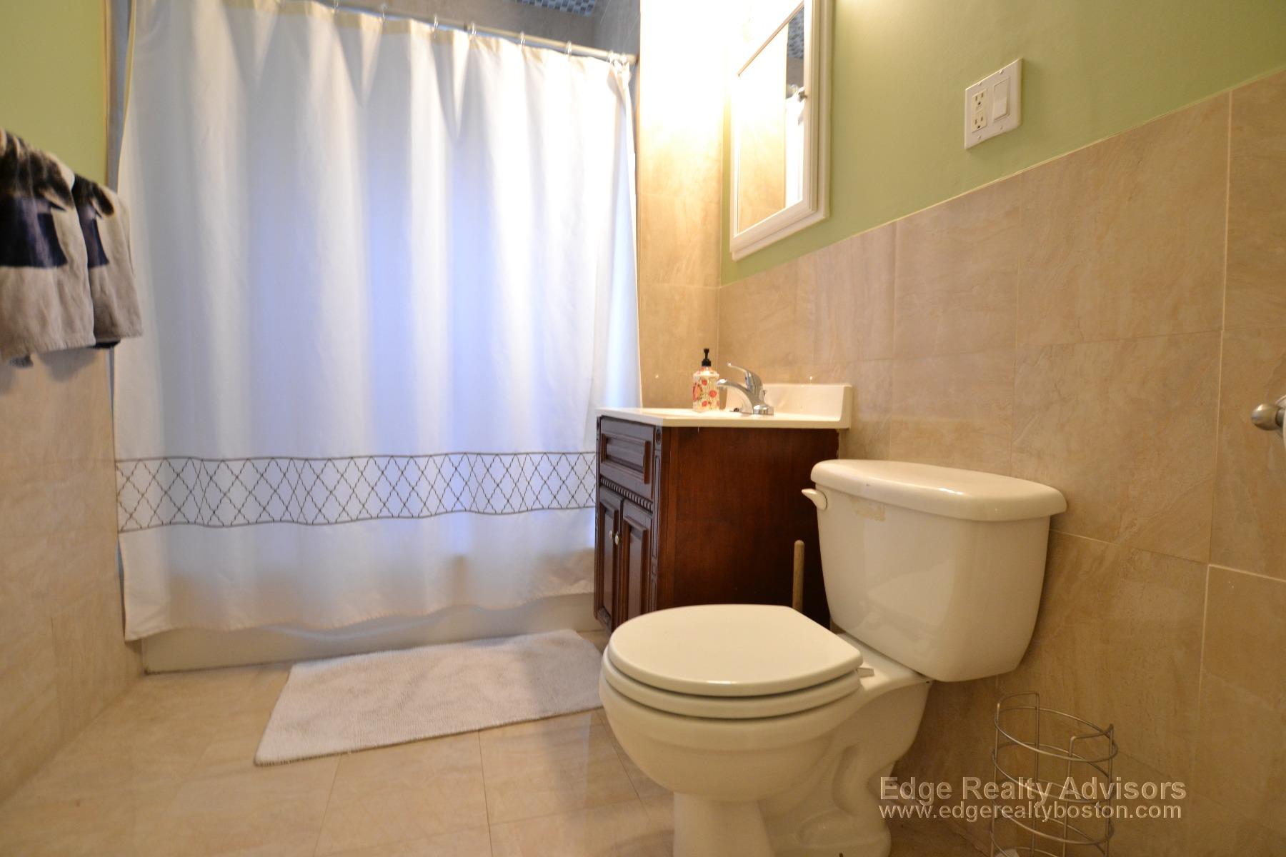4 bed, 2 bath apartment for rent at 74 Etna St Unit 2, Brighton — photo 5 of 12