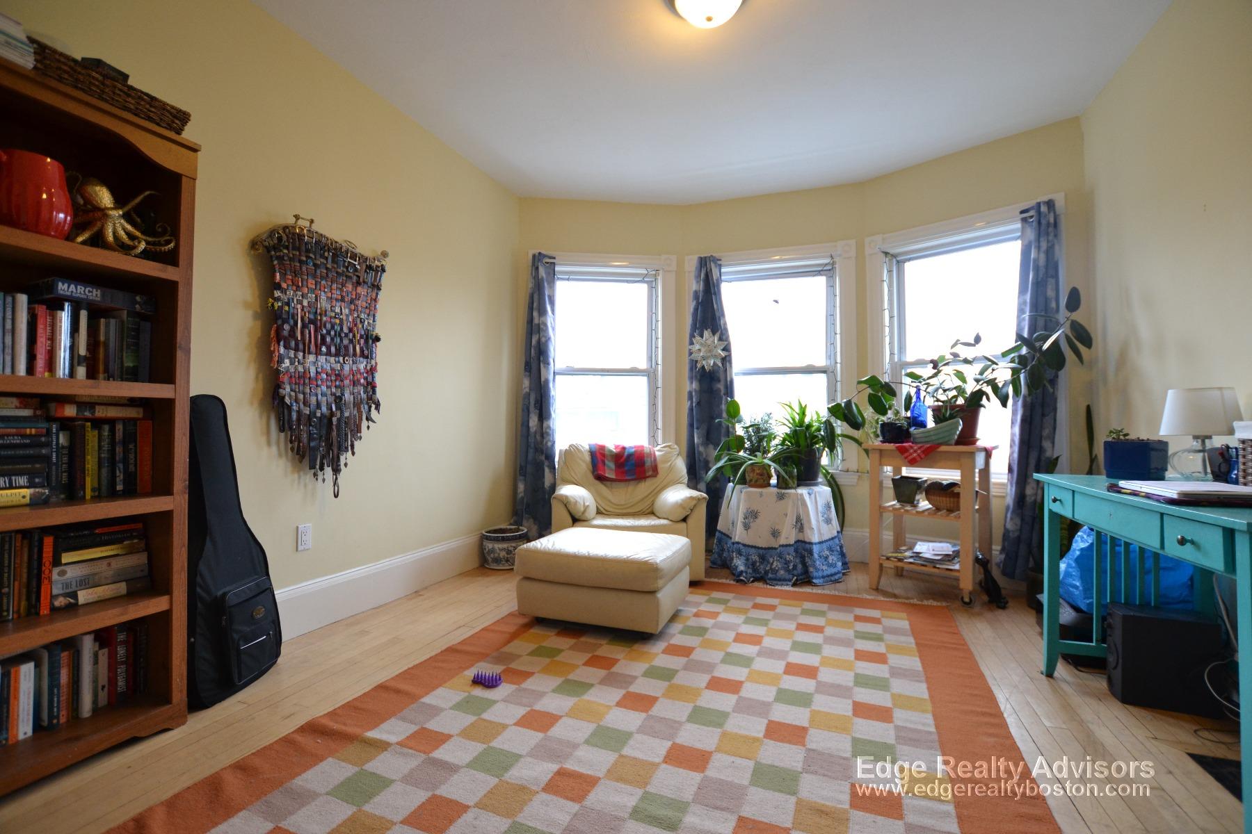 4 bed, 2 bath apartment for rent at 74 Etna St Unit 2, Brighton — photo 3 of 12