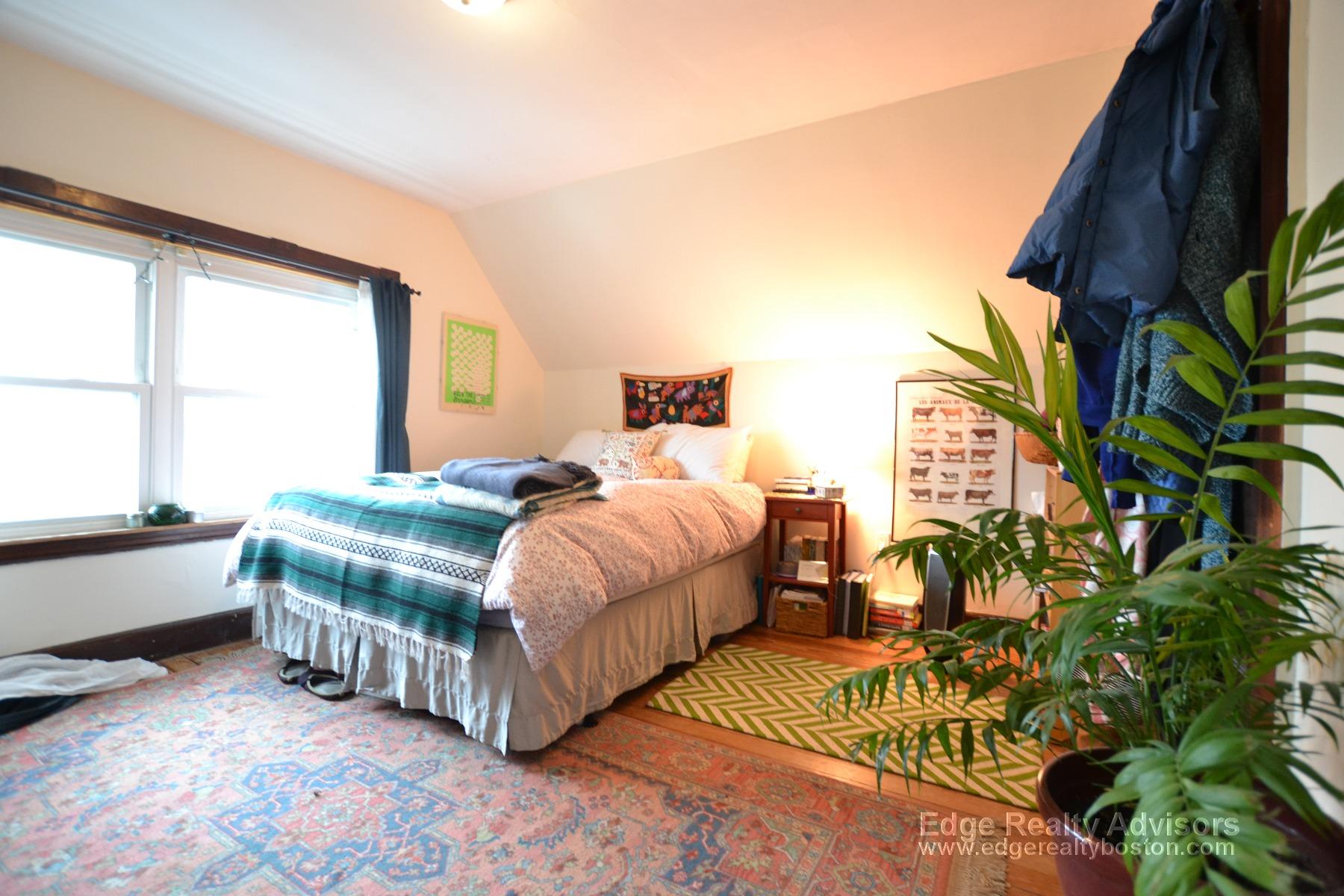 4 bed, 2 bath apartment for rent at 74 Etna St Unit 2, Brighton — photo 10 of 12