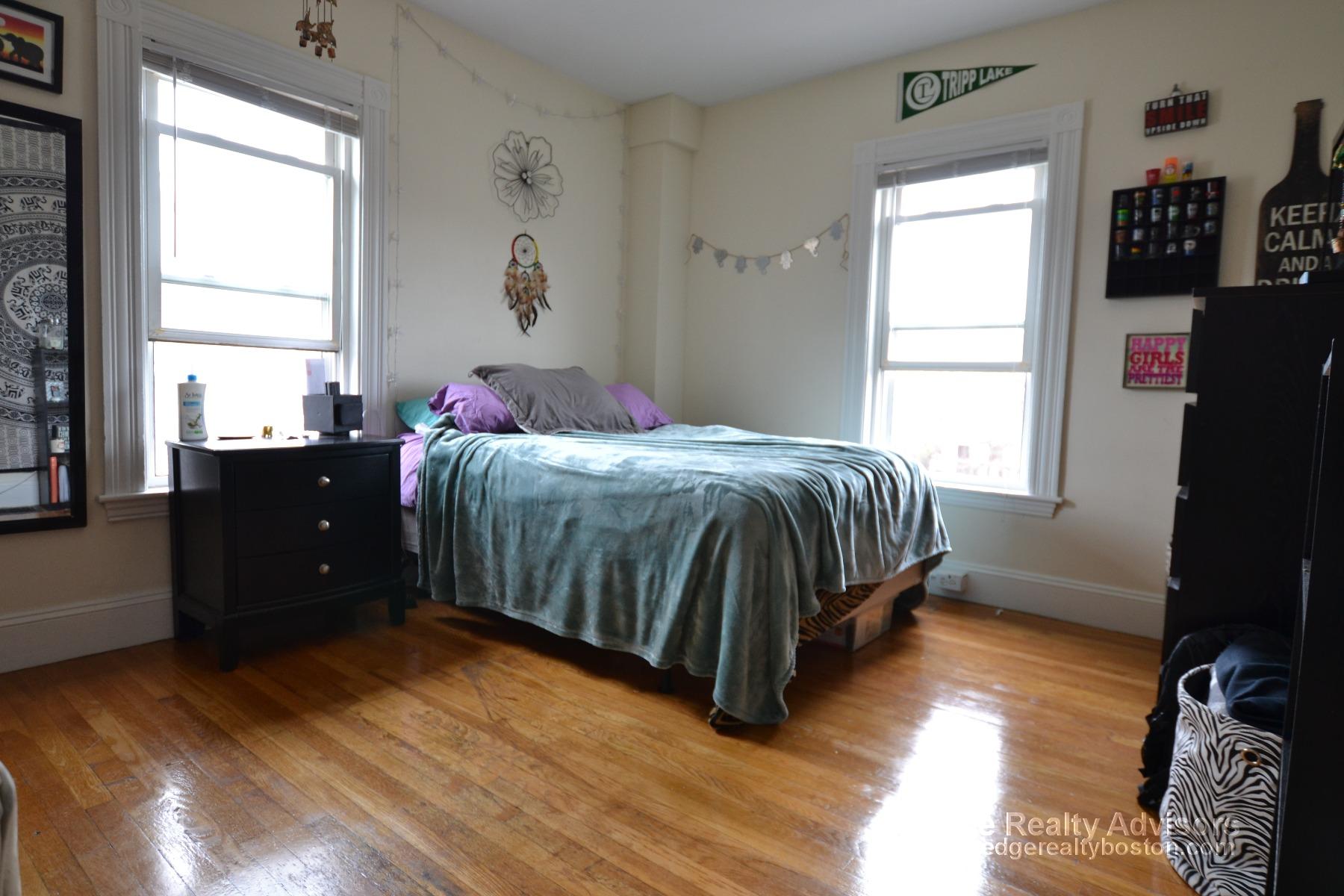 2 bed, 2 bath apartment for rent at 27 Peaceable St Unit 2, Brighton — photo 5 of 9