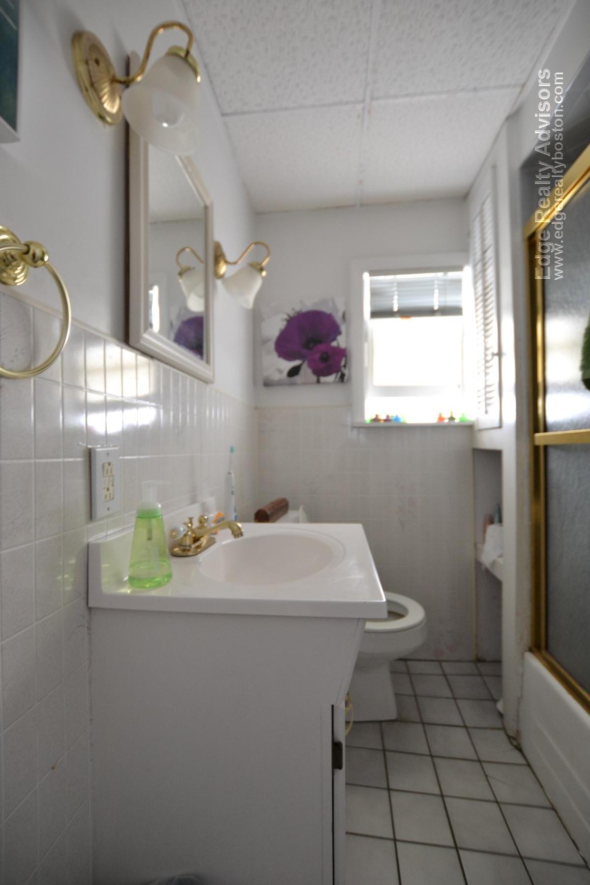2 bed, 2 bath apartment for rent at 27 Peaceable St Unit 2, Brighton — photo 6 of 9