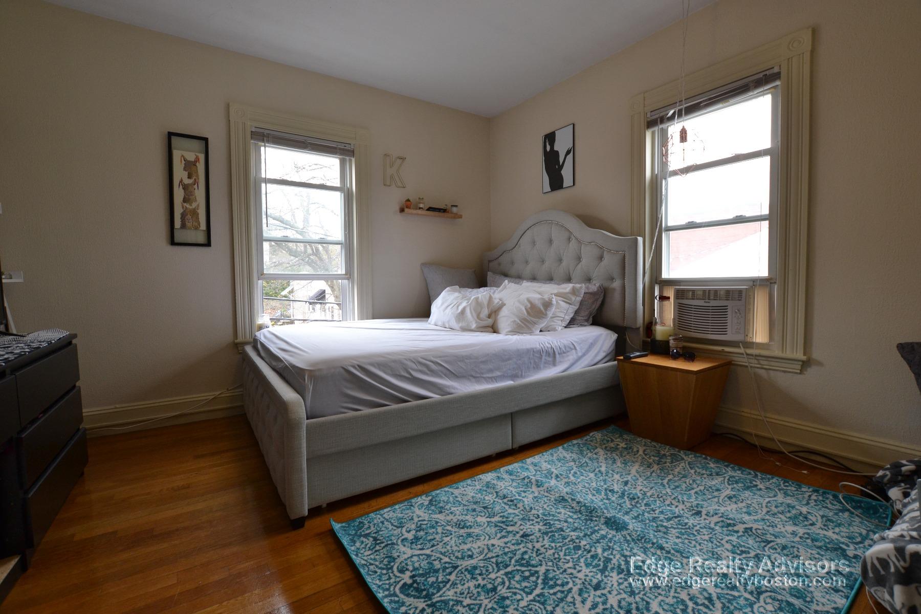 2 bed, 2 bath apartment for rent at 27 Peaceable St Unit 2, Brighton — photo 3 of 9