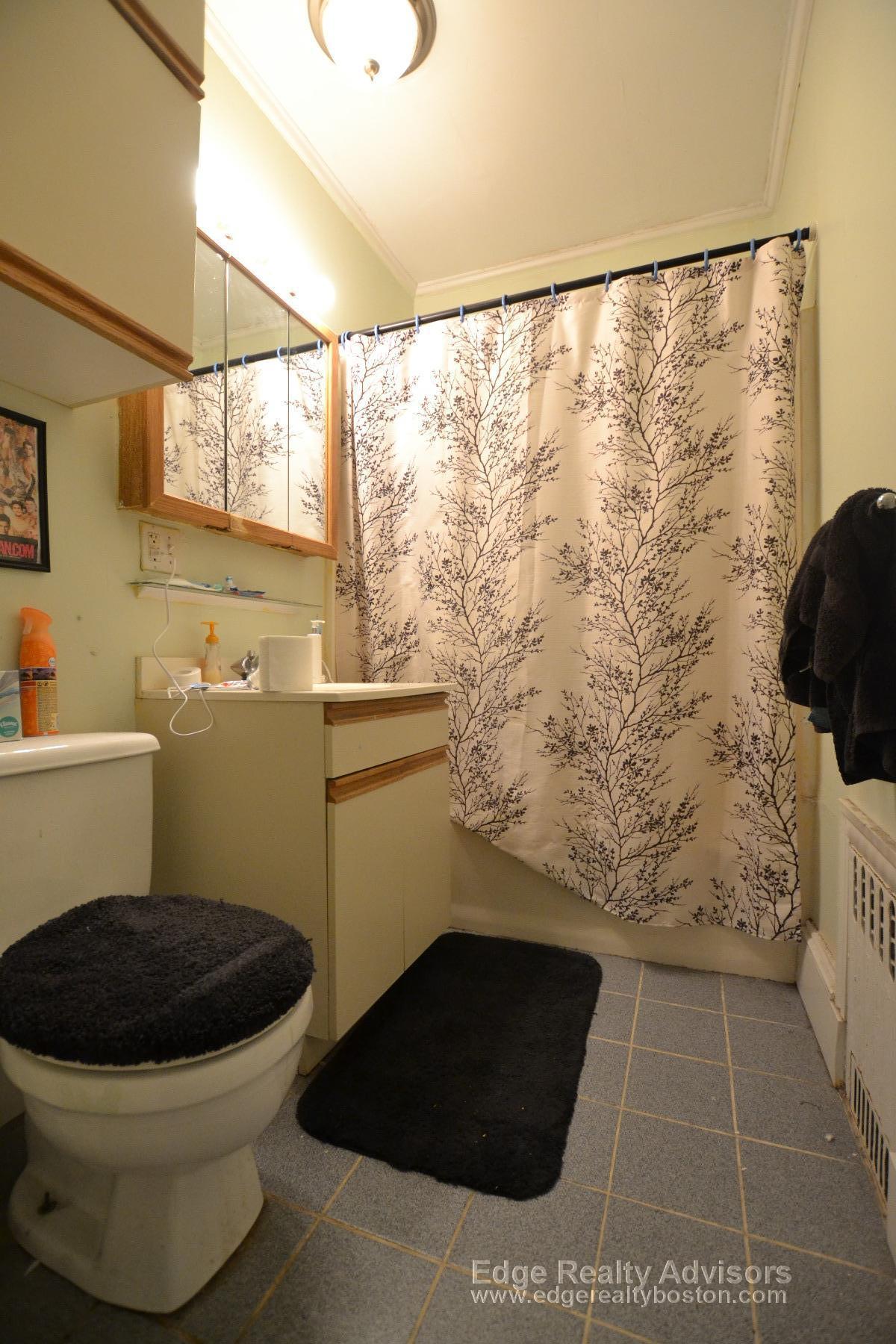 3 bed, 1 bath apartment for rent at 19 Atkins St Unit 1, Brighton — photo 6 of 10