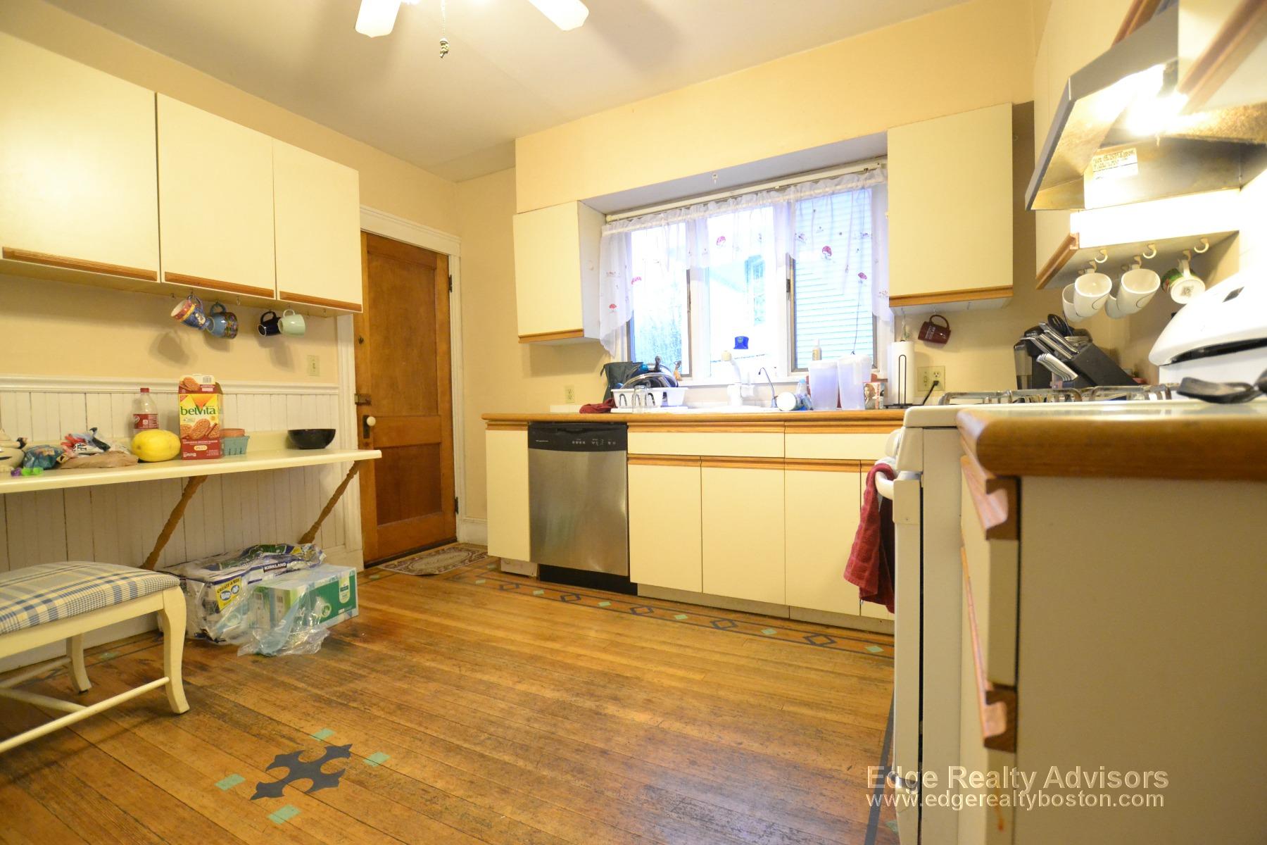 3 bed, 1 bath apartment for rent at 19 Atkins St Unit 1, Brighton — photo 3 of 10