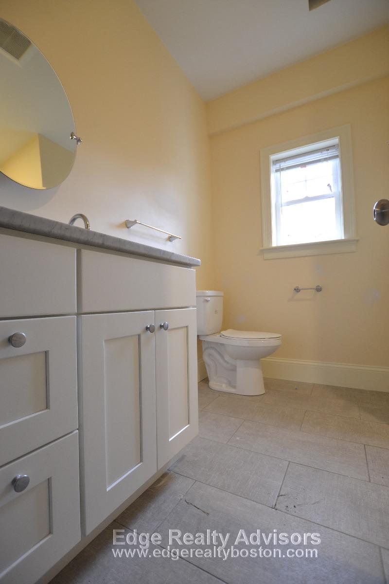 5 bed, 3.5 bath apartment for rent at 26 Bothwell Rd Unit 2 (R), Brighton — photo 5 of 18