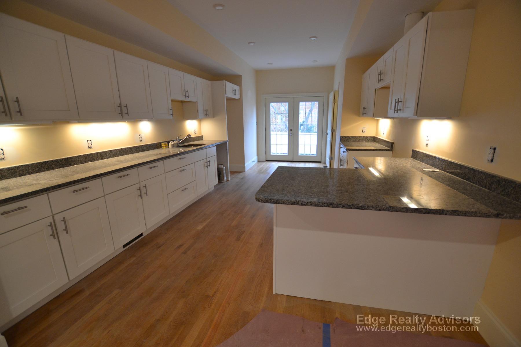 5 bed, 3.5 bath apartment for rent at 26 Bothwell Rd Unit 2 (R), Brighton — photo 2 of 18