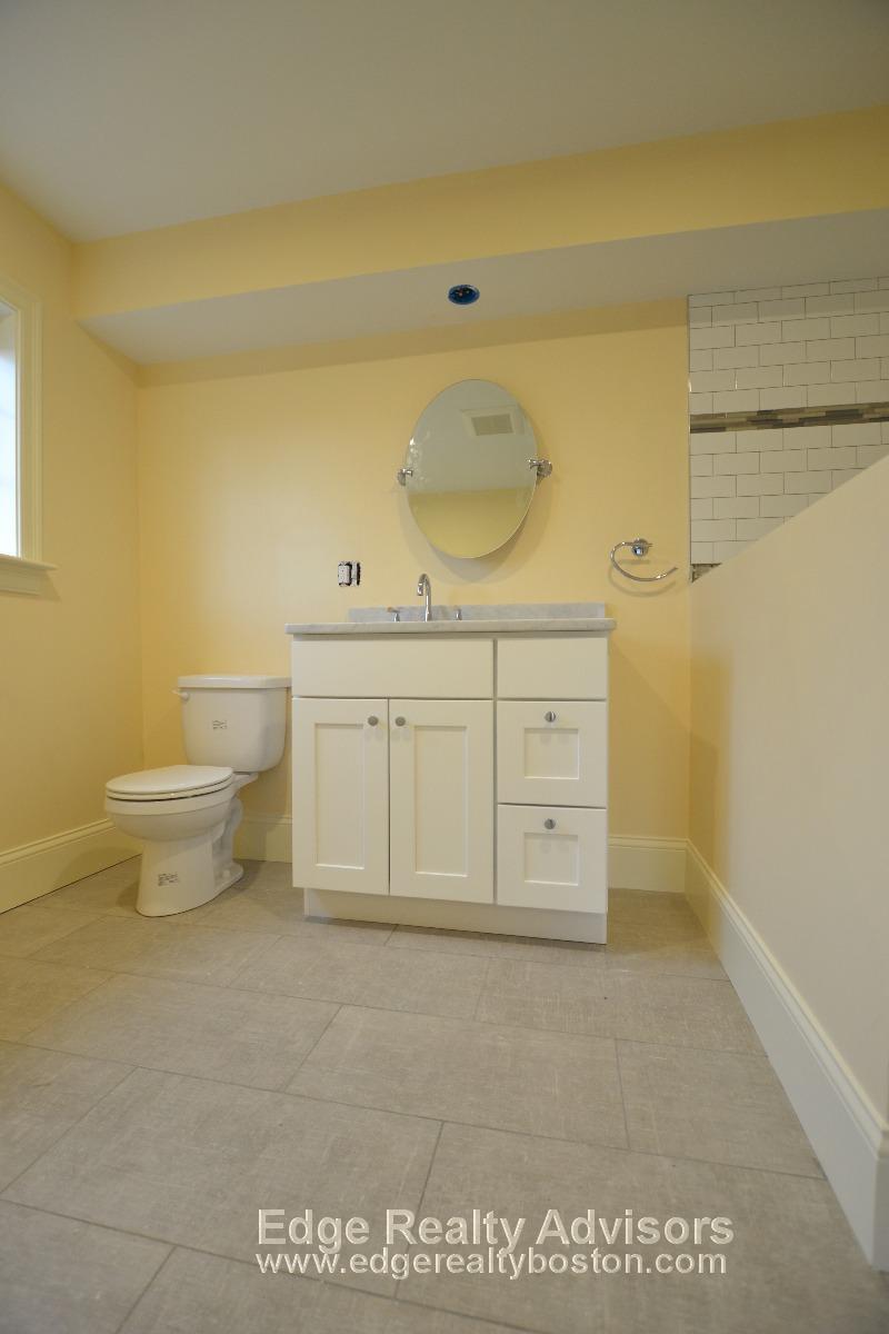 5 bed, 3.5 bath apartment for rent at 26 Bothwell Rd Unit 2 (R), Brighton — photo 14 of 18