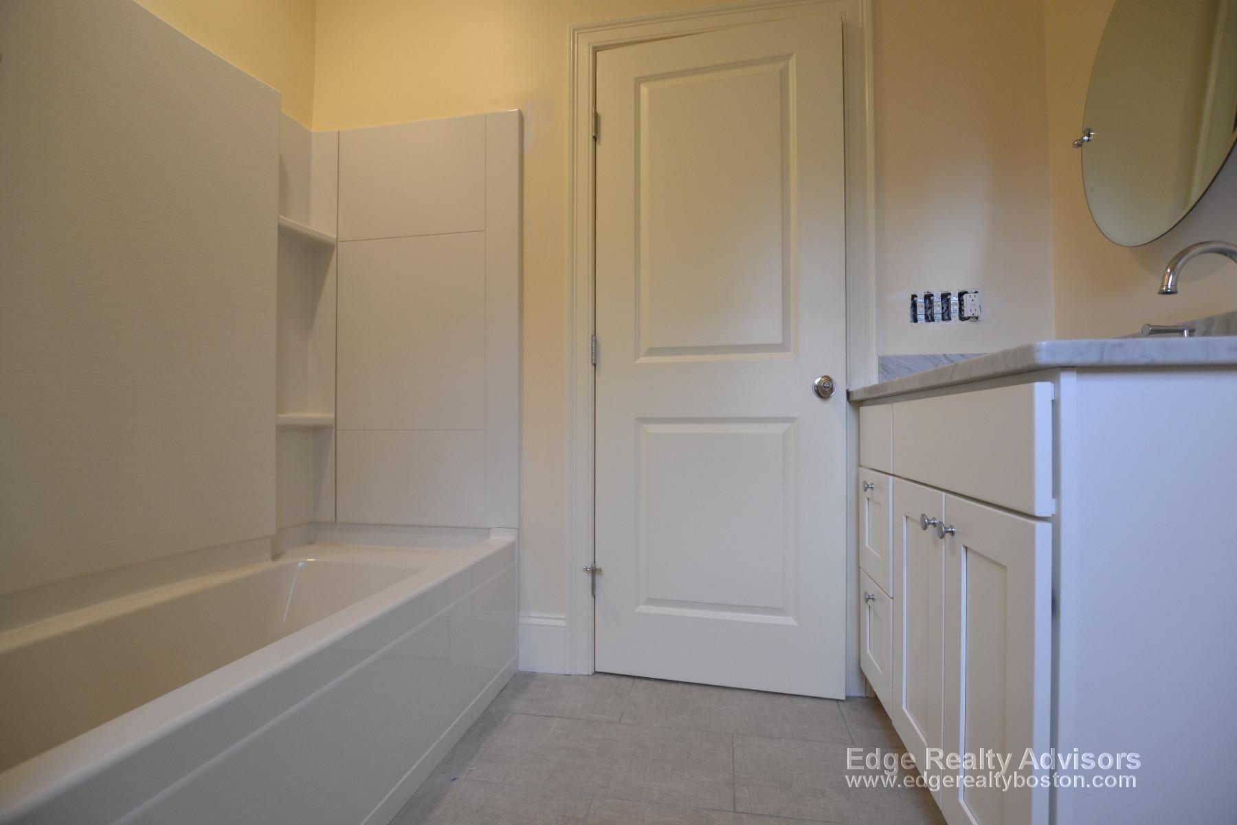 5 bed, 3.5 bath apartment for rent at 26 Bothwell Rd Unit 2 (R), Brighton — photo 8 of 18