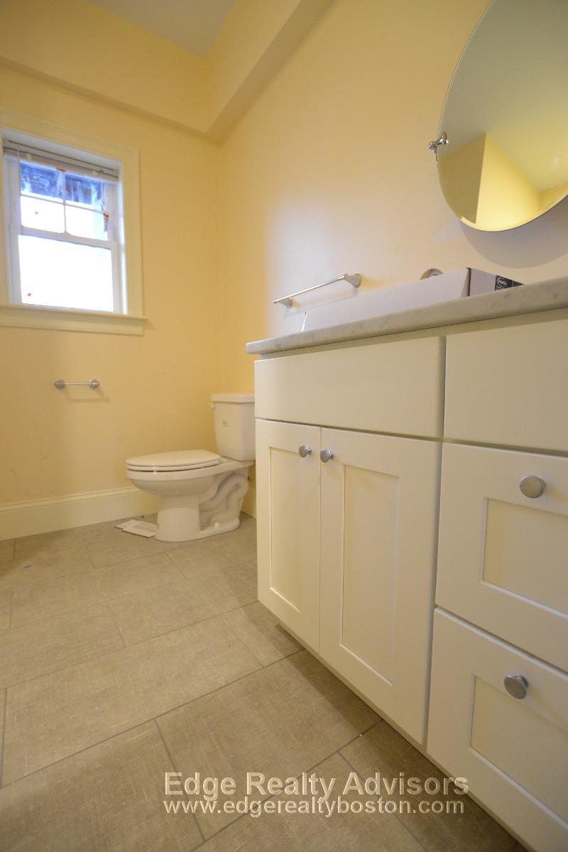 5 bed, 3.5 bath apartment for rent at 26 Bothwell Rd Unit 2 (R), Brighton — photo 11 of 18