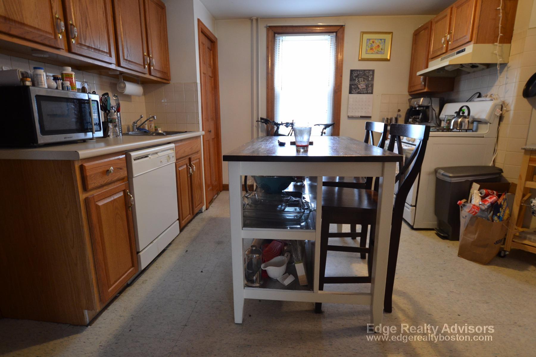 2 bed, 1 bath apartment for rent at 2 Oneil Pl Unit 1, Brighton — photo 2 of 6