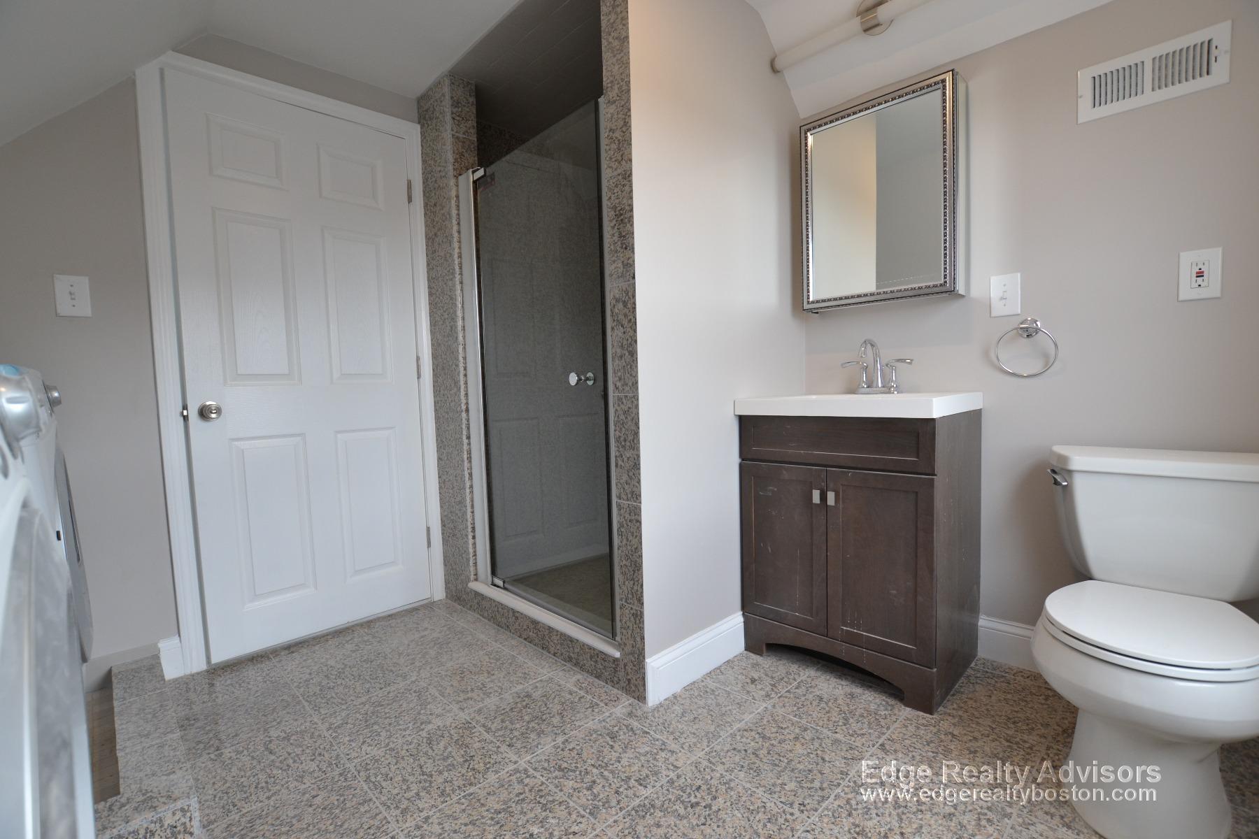 77 Linden St, Allston