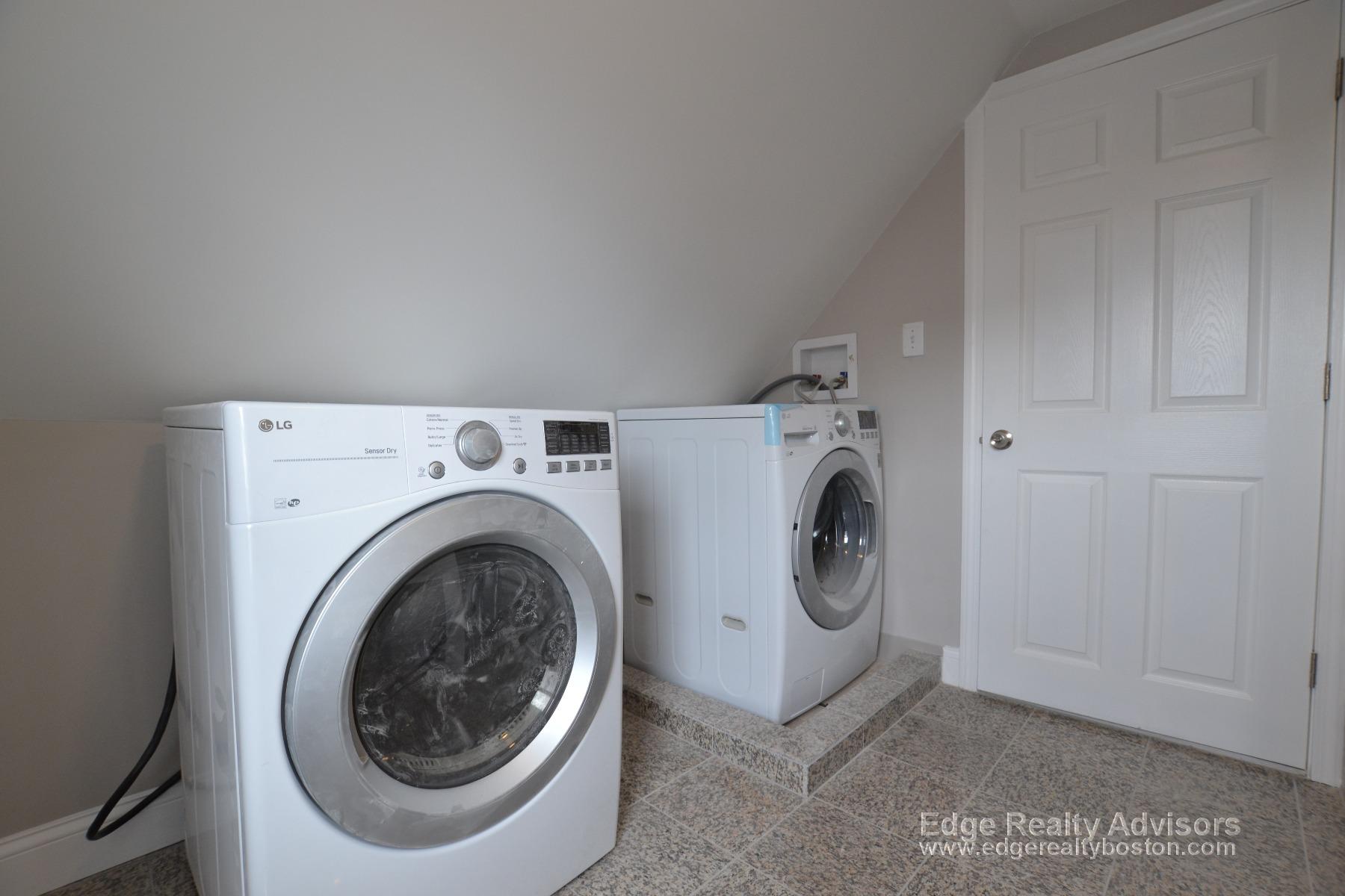 77 Linden St, Allston