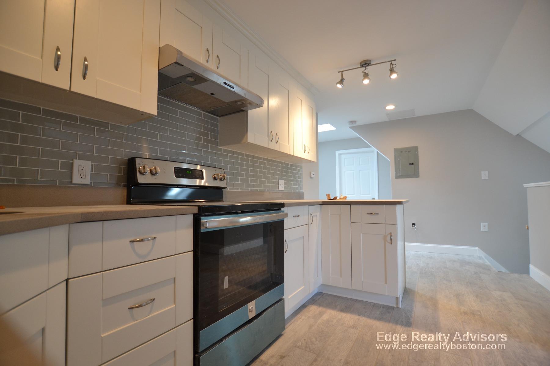 77 Linden St, Allston