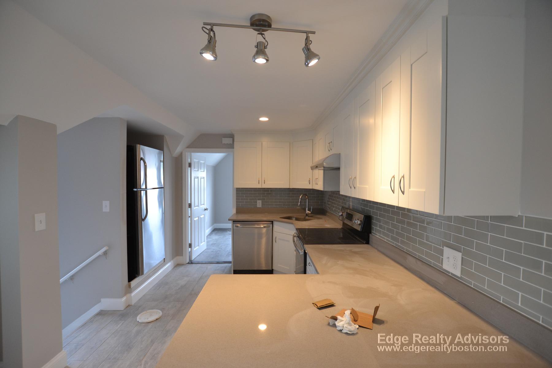 77 Linden St, Allston