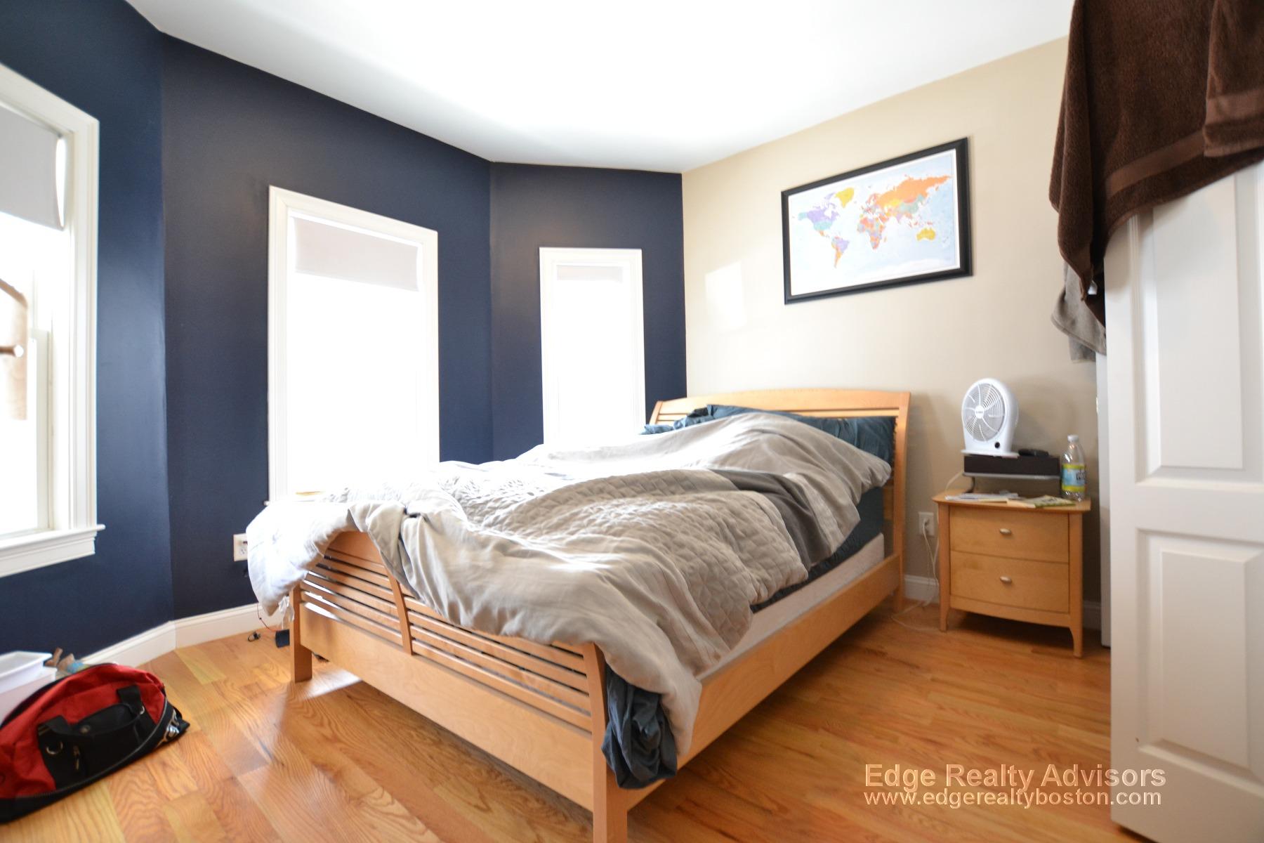 3 bed, 1 bath apartment for rent at 5 Benson St Unit 2, Brighton — photo 3 of 13