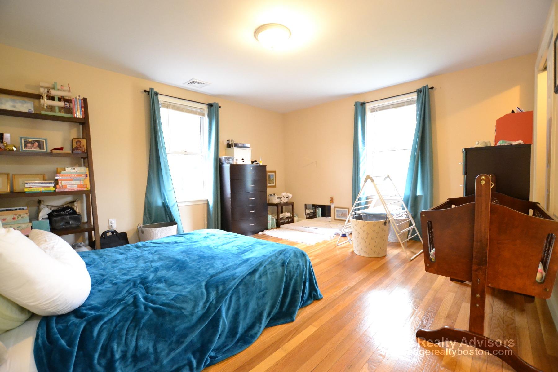3 bed, 1.5 bath apartment for rent at 22 Shepard St Unit 2, Brighton — photo 4 of 14