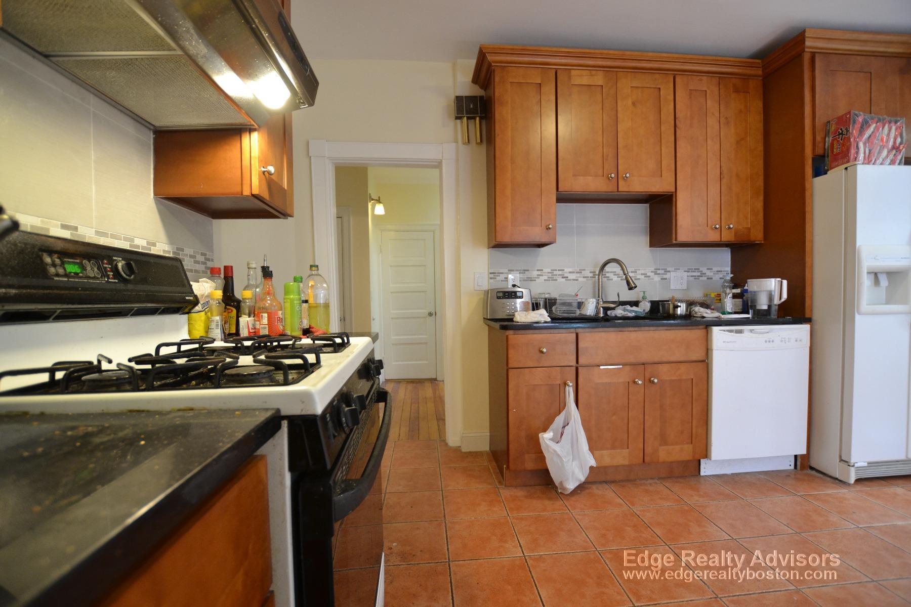 4 bed, 3 bath apartment for rent at 31 Newcastle Rd, Brighton — photo 4 of 13