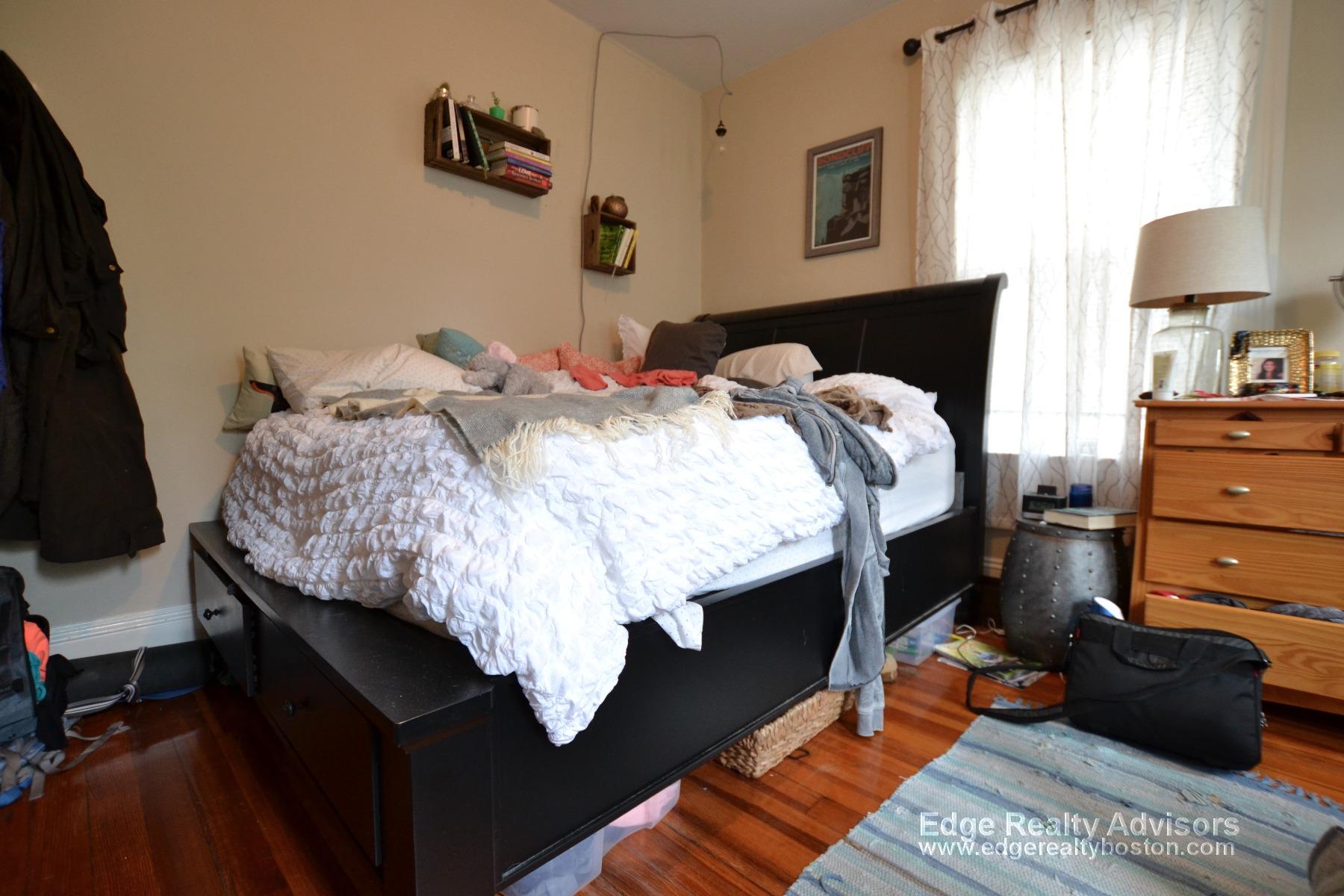4 bed, 2 bath apartment for rent at 48 Mapleton St Unit 1, Brighton — photo 6 of 15