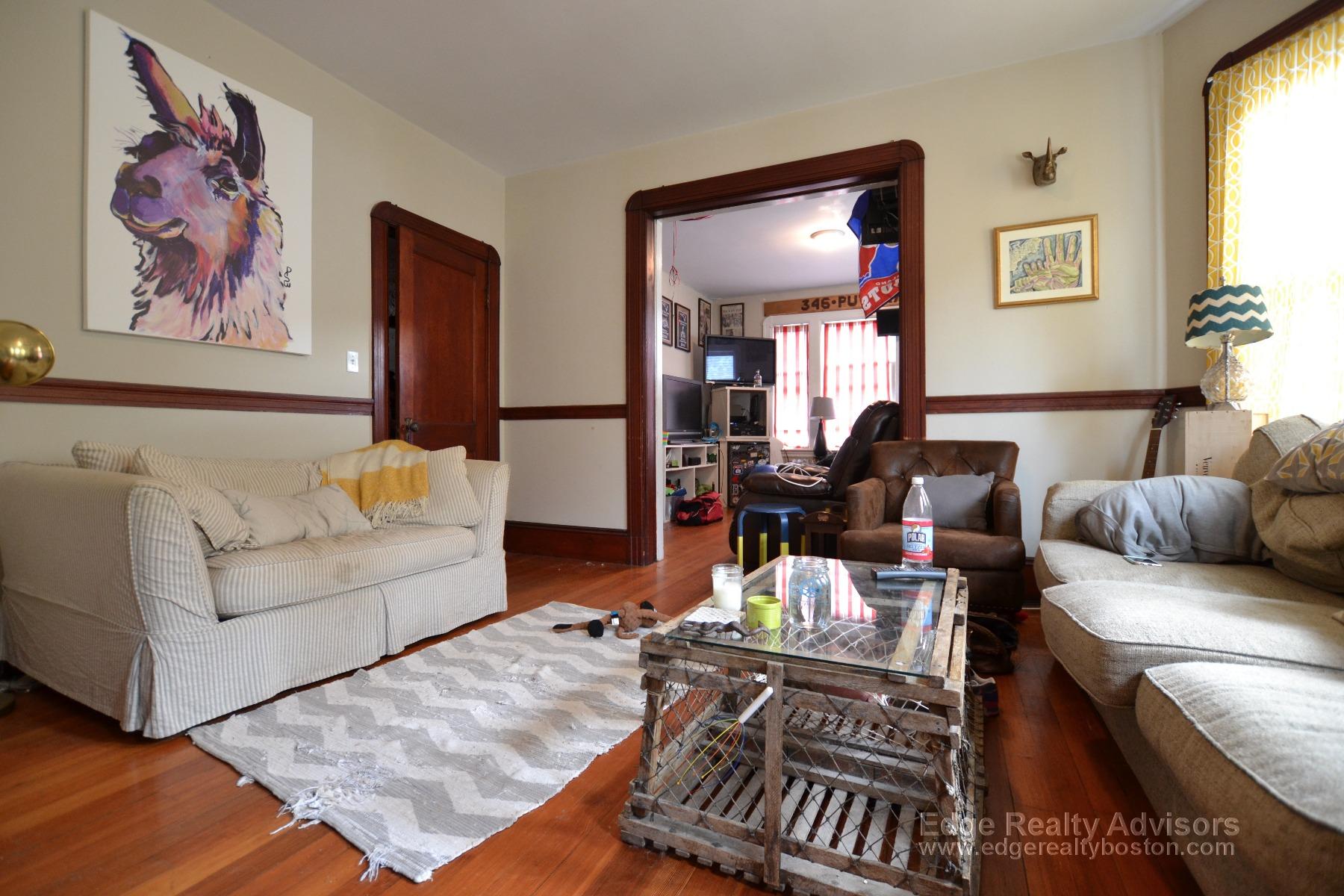 4 bed, 2 bath apartment for rent at 48 Mapleton St Unit 1, Brighton — photo 4 of 15