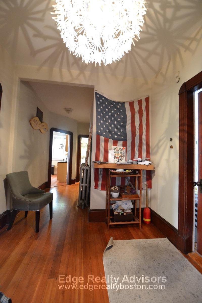 4 bed, 2 bath apartment for rent at 48 Mapleton St Unit 1, Brighton — photo 10 of 15