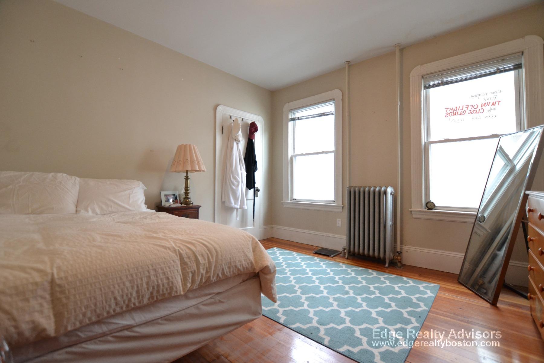 4 bed, 2 bath apartment for rent at 48 Mapleton St Unit 1, Brighton — photo 9 of 15