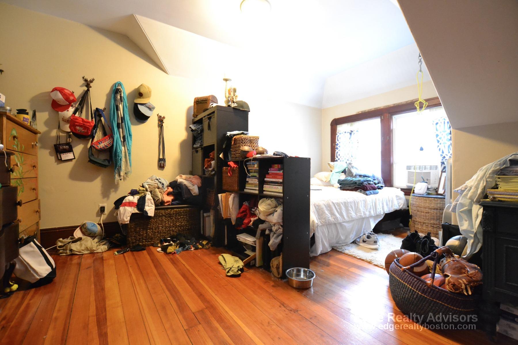 4 bed, 2 bath apartment for rent at 48 Mapleton St Unit 1, Brighton — photo 13 of 15