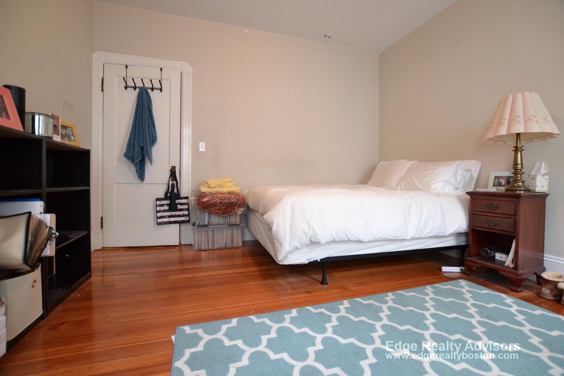 4 bed, 2 bath apartment for rent at 48 Mapleton St Unit 1, Brighton — photo 8 of 15