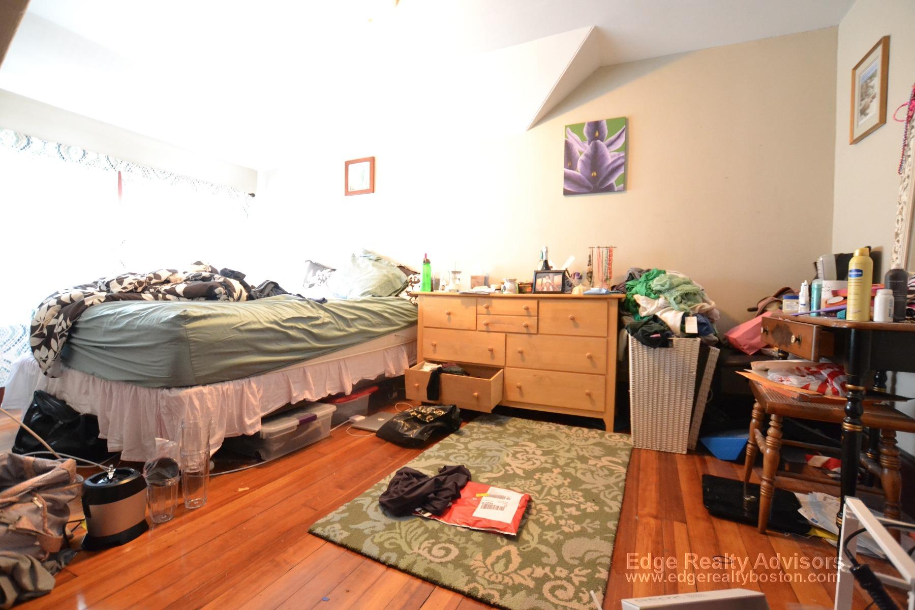 4 bed, 2 bath apartment for rent at 48 Mapleton St Unit 1, Brighton — photo 12 of 15