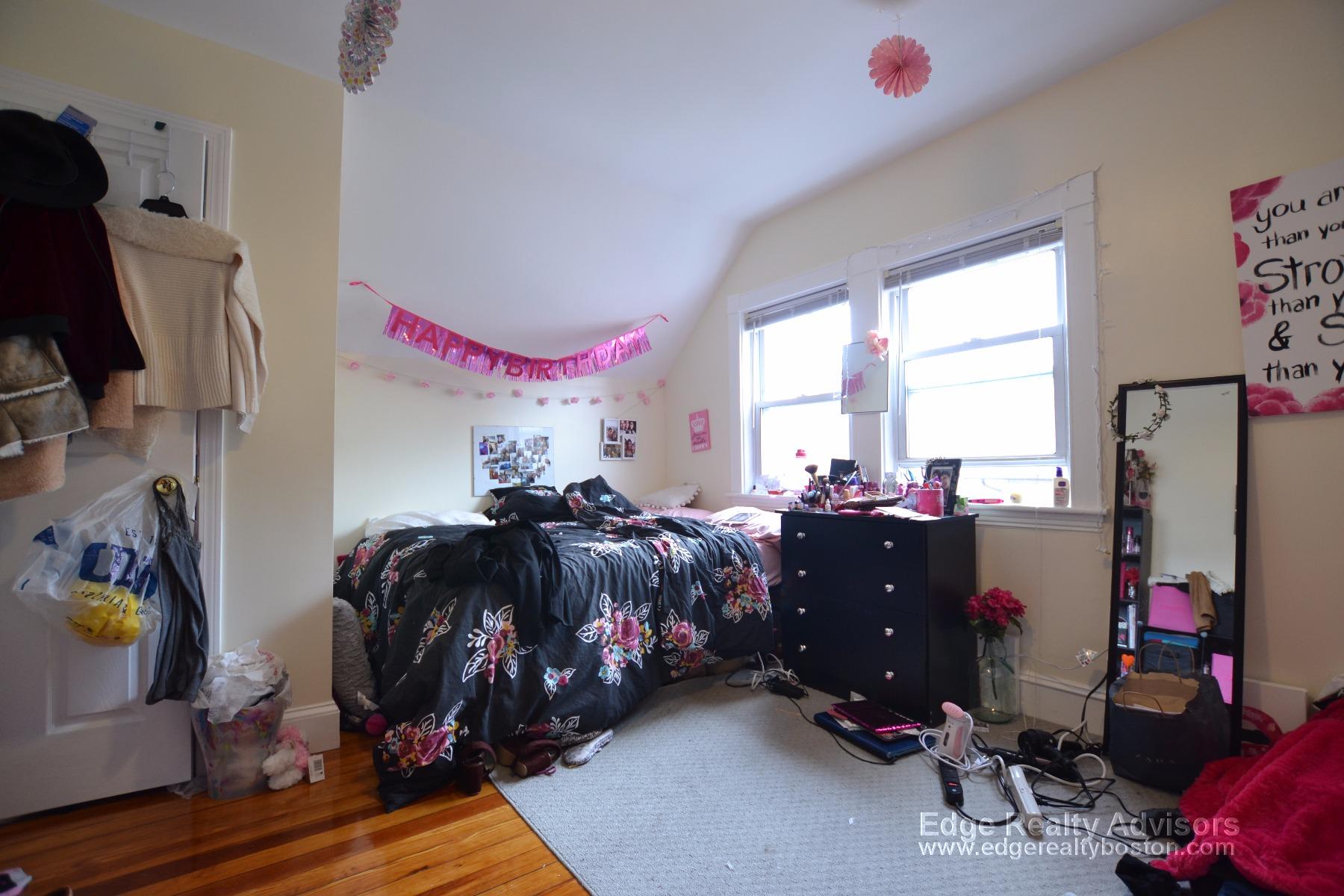5 bed, 3 bath apartment for rent at 33 Newcastle Rd Unit 1, Brighton
