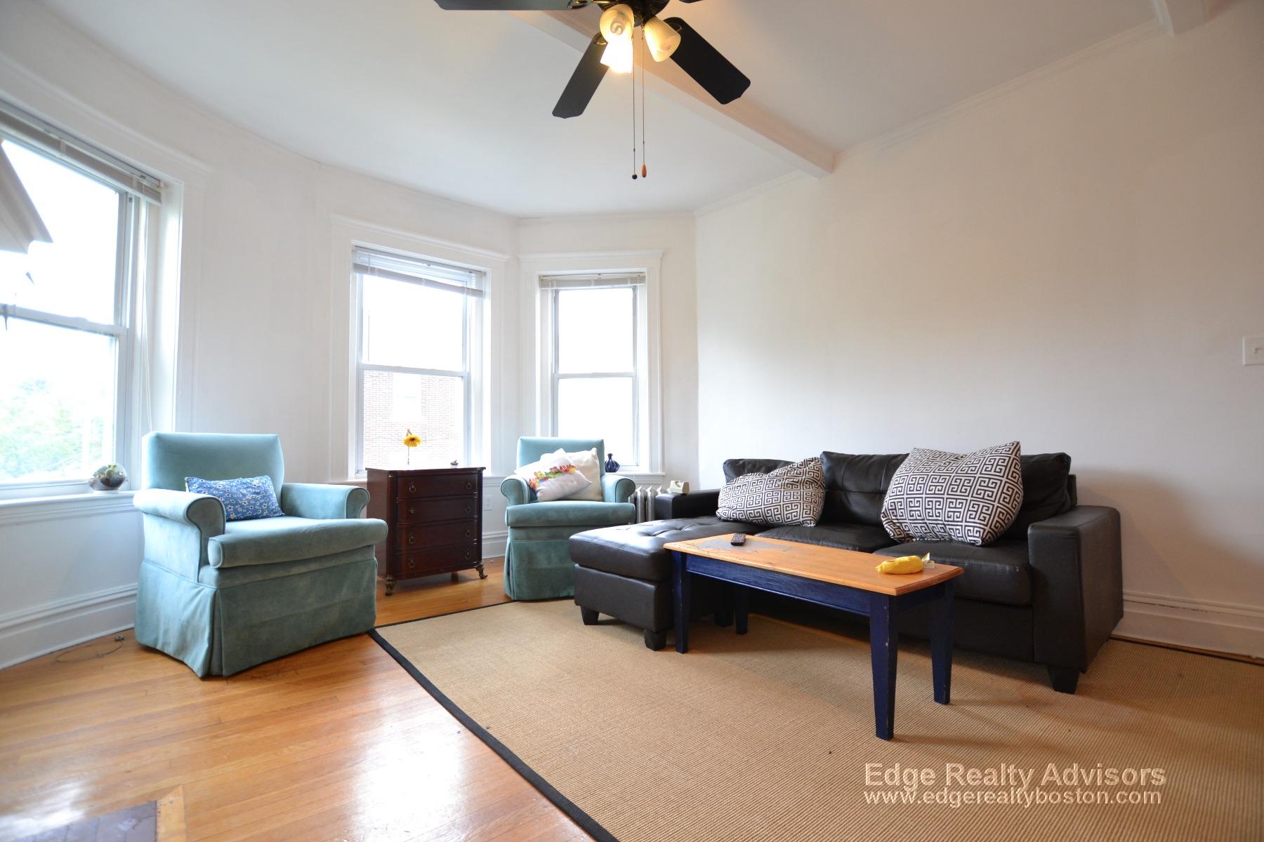 156 Coolidge St, Washington Square