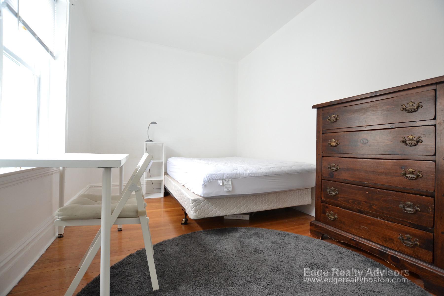 156 Coolidge St, Washington Square