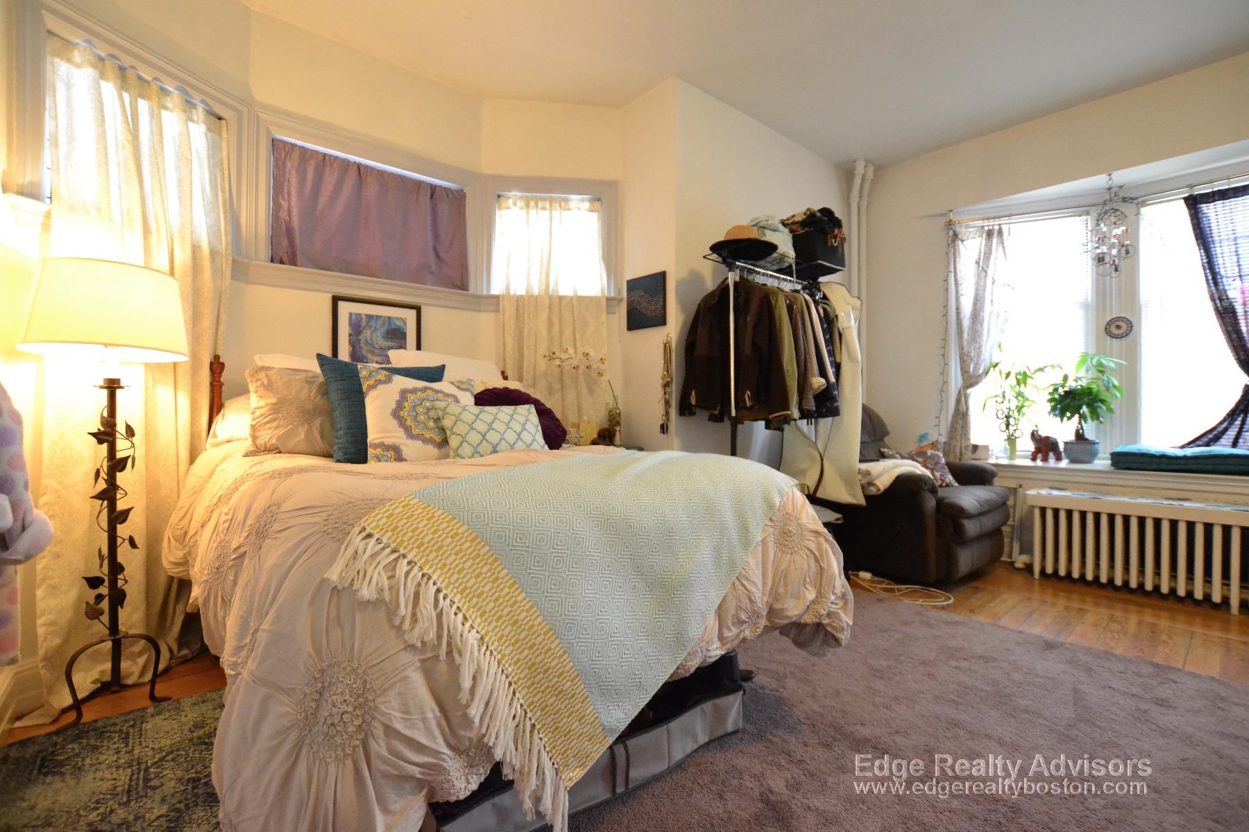 3 bed, 1 bath apartment for rent at 48 Lanark Rd Unit 1, Brighton