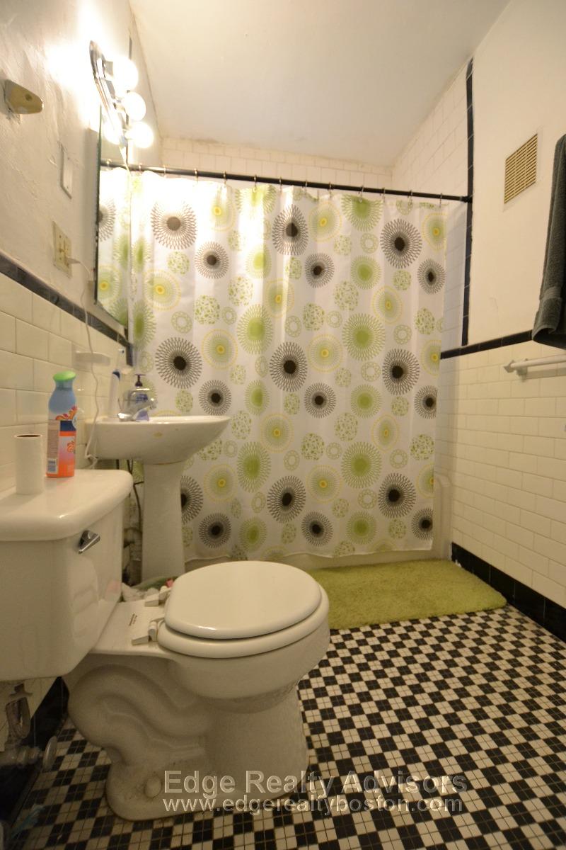 3 bed, 1 bath apartment for rent at 48 Lanark Rd Unit 1, Brighton — photo 12 of 13
