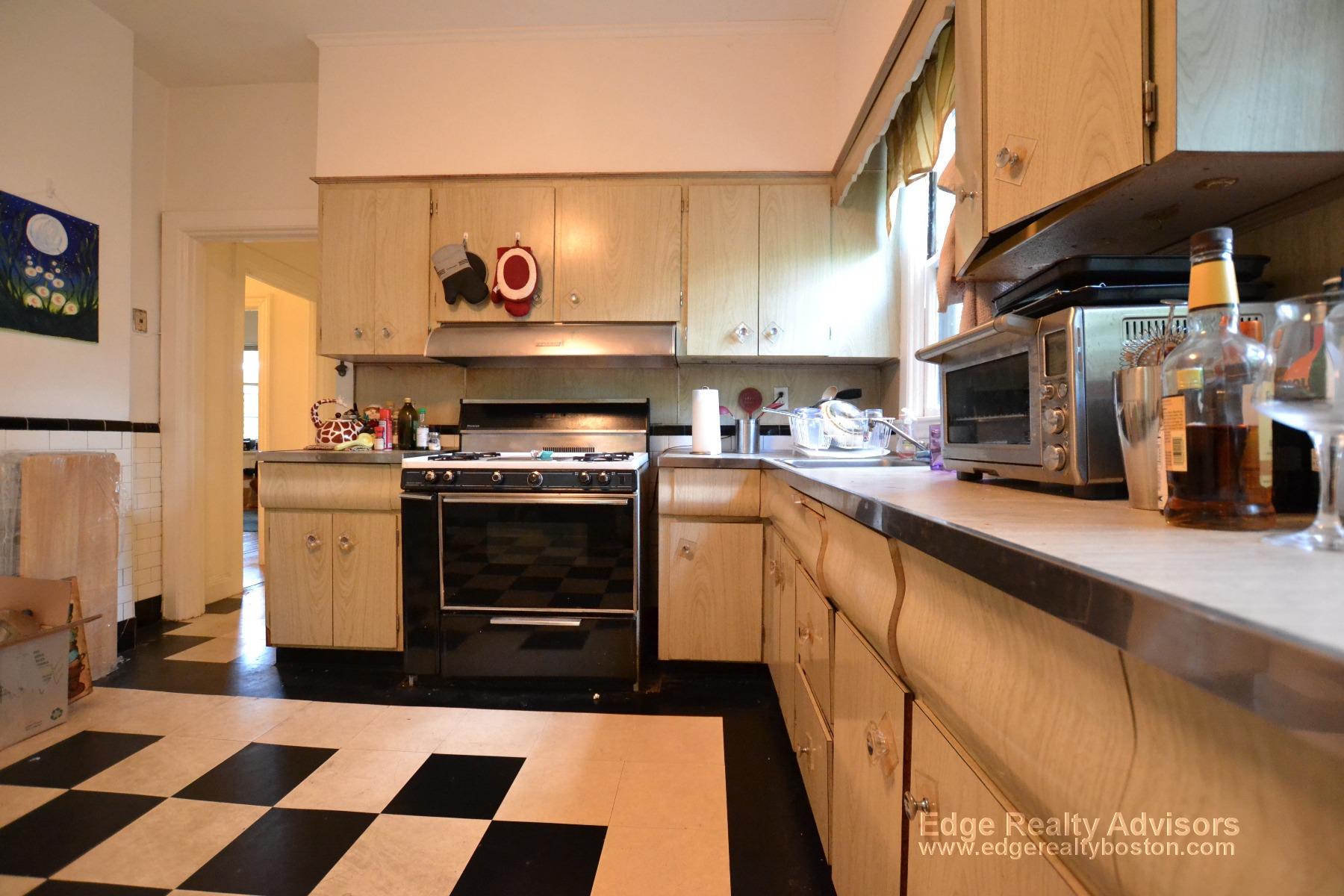 3 bed, 1 bath apartment for rent at 48 Lanark Rd Unit 1, Brighton — photo 7 of 13