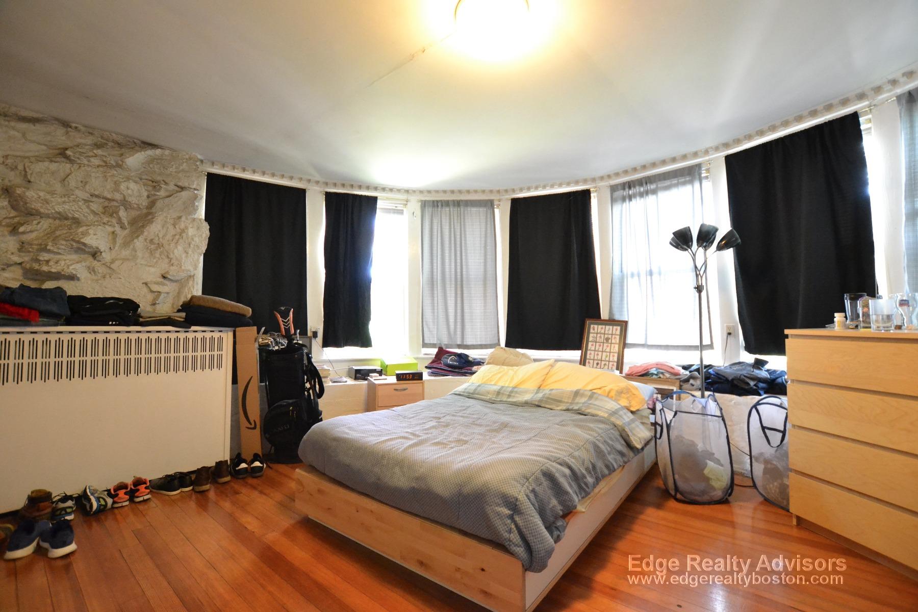 3 bed, 1 bath apartment for rent at 48 Lanark Rd Unit 1, Brighton — photo 10 of 13
